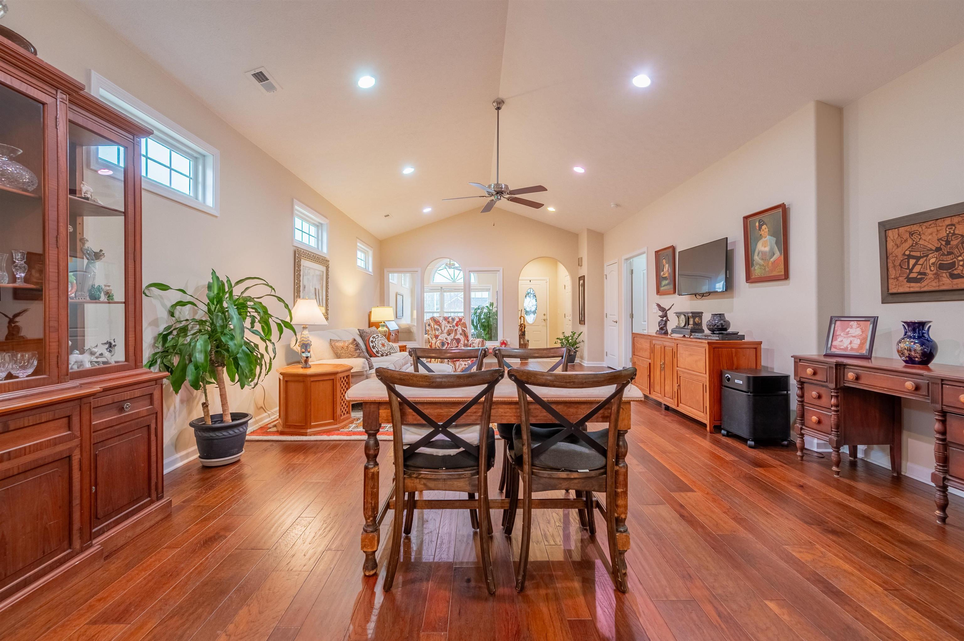 70 GAVINS Court NW