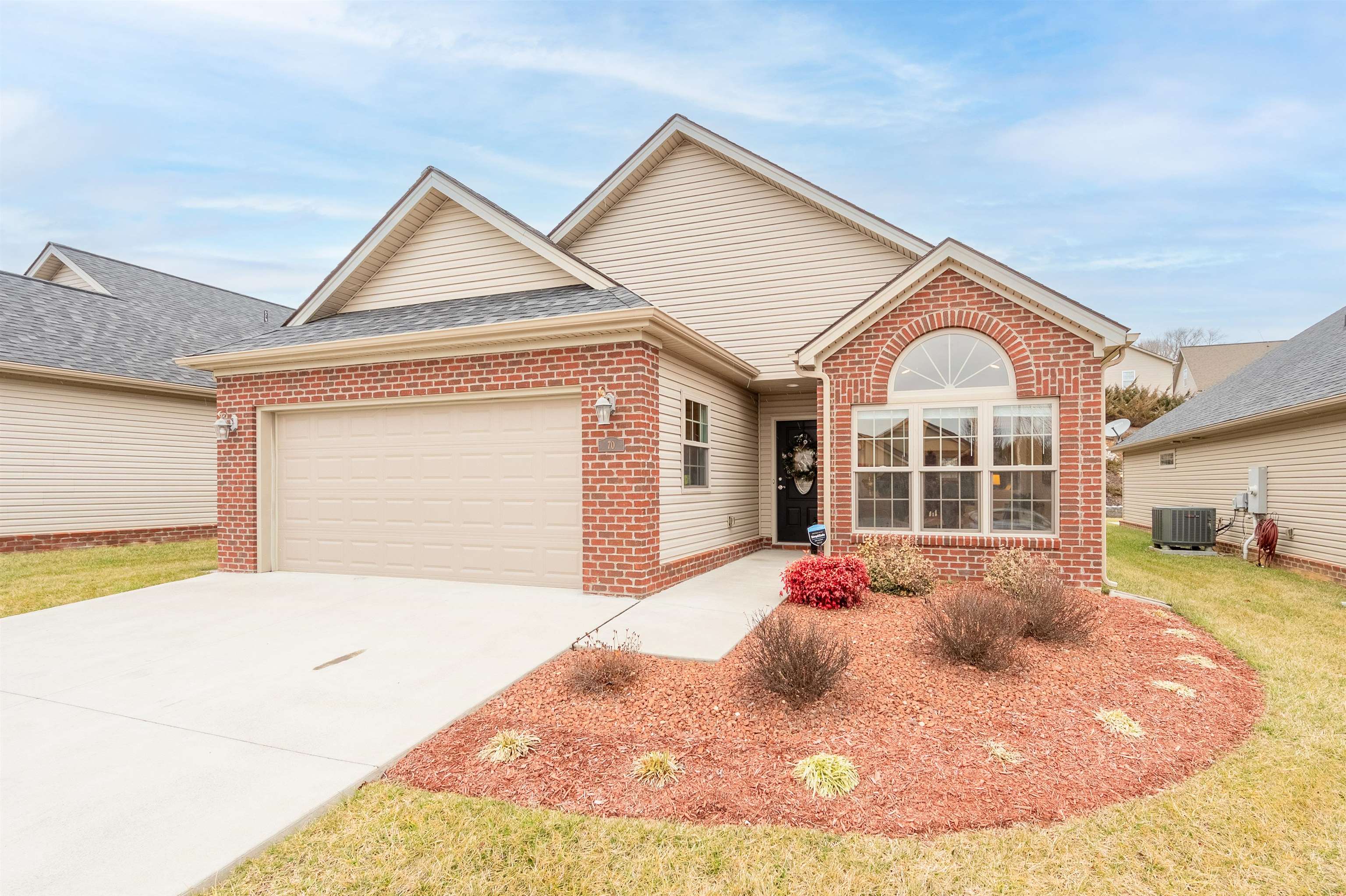 70 GAVINS Court NW