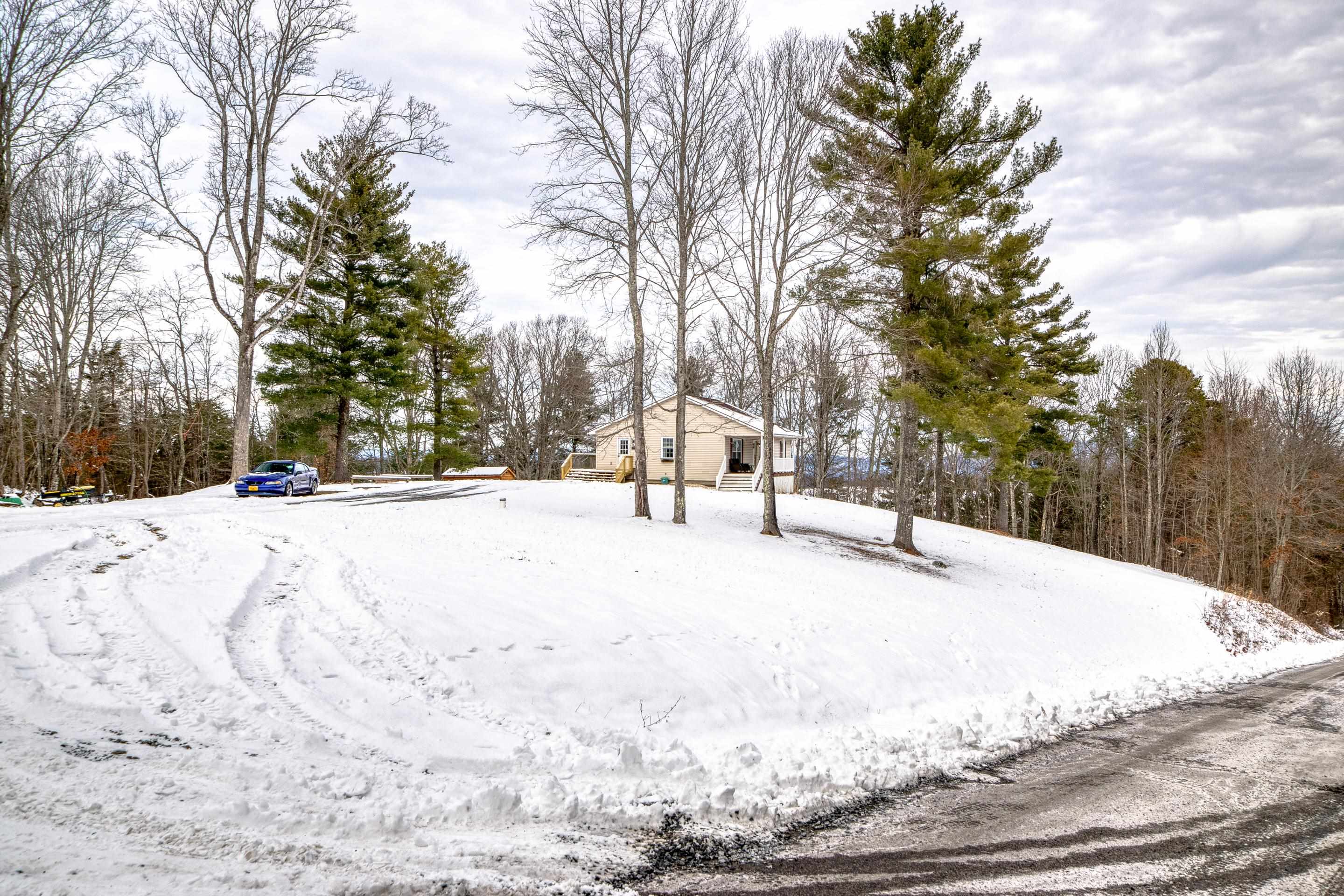 1718 LAUREL CREEK Road NE