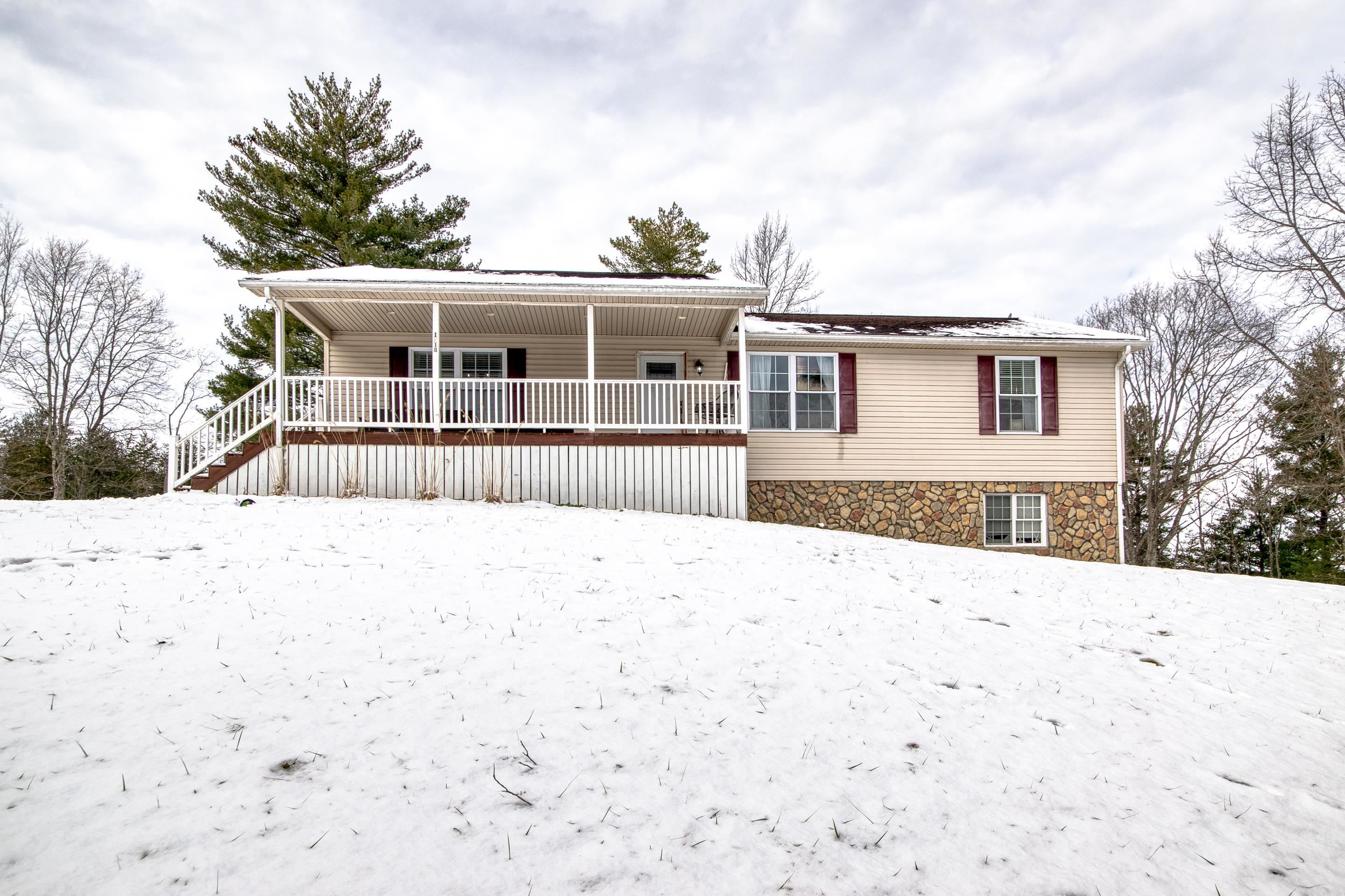 1718 LAUREL CREEK Road NE