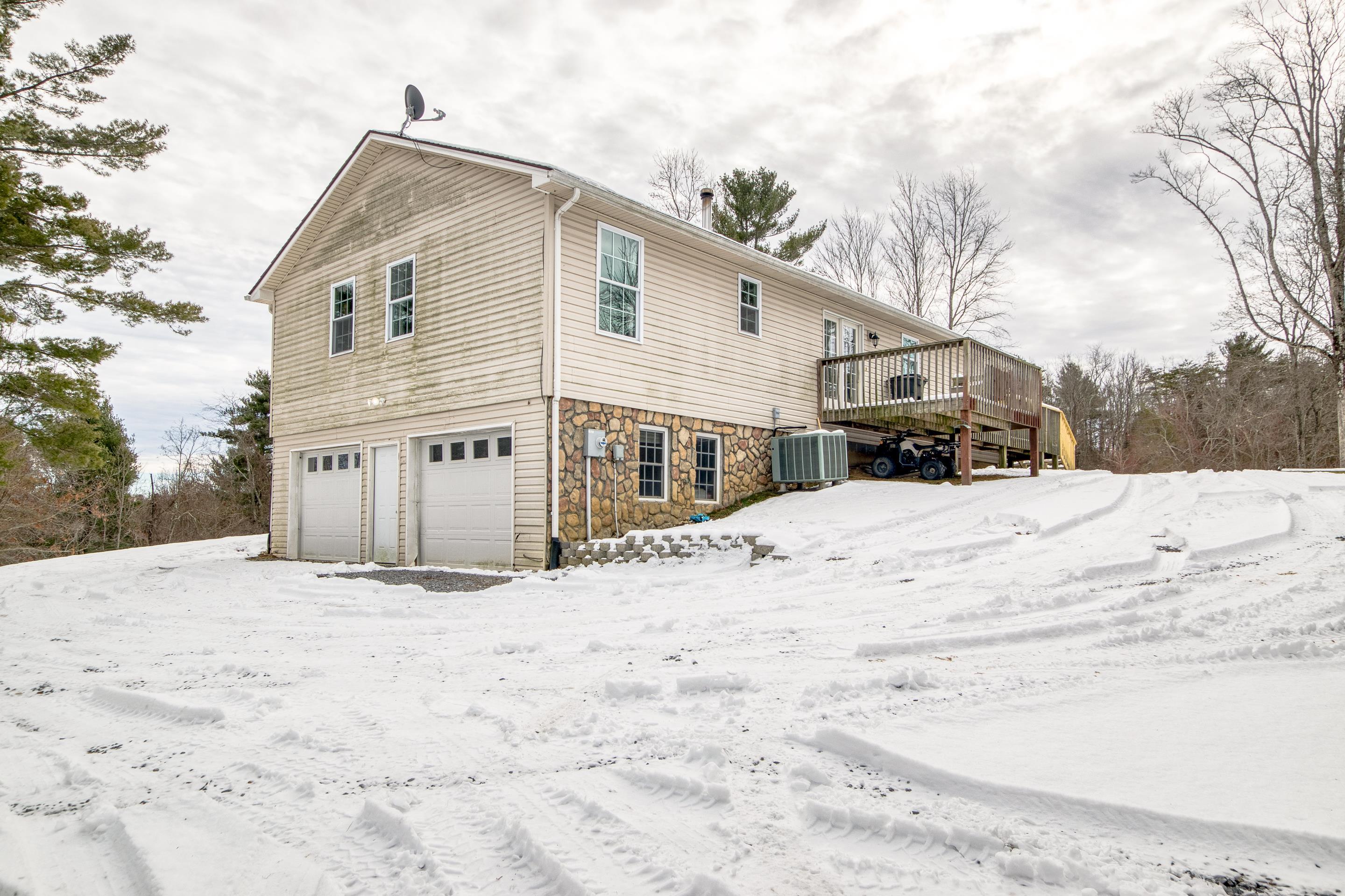 1718 LAUREL CREEK Road NE