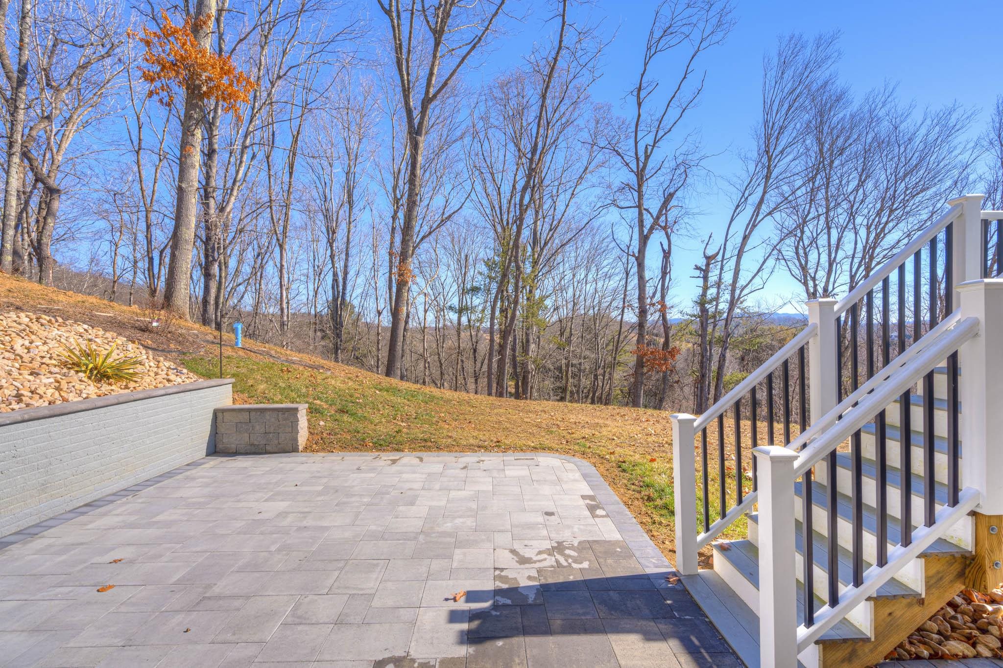 124 KINLOCH Drive