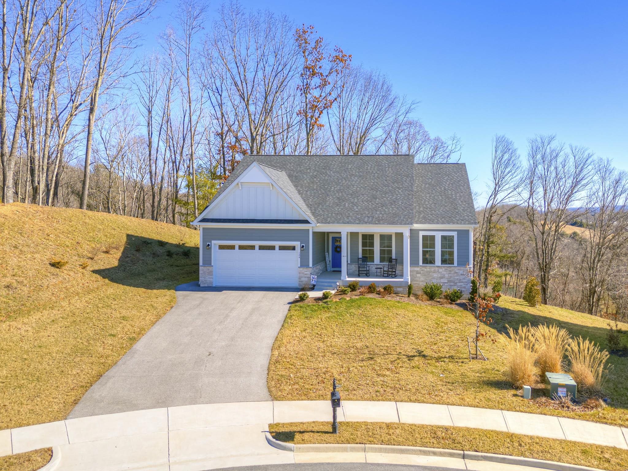 124 KINLOCH Drive
