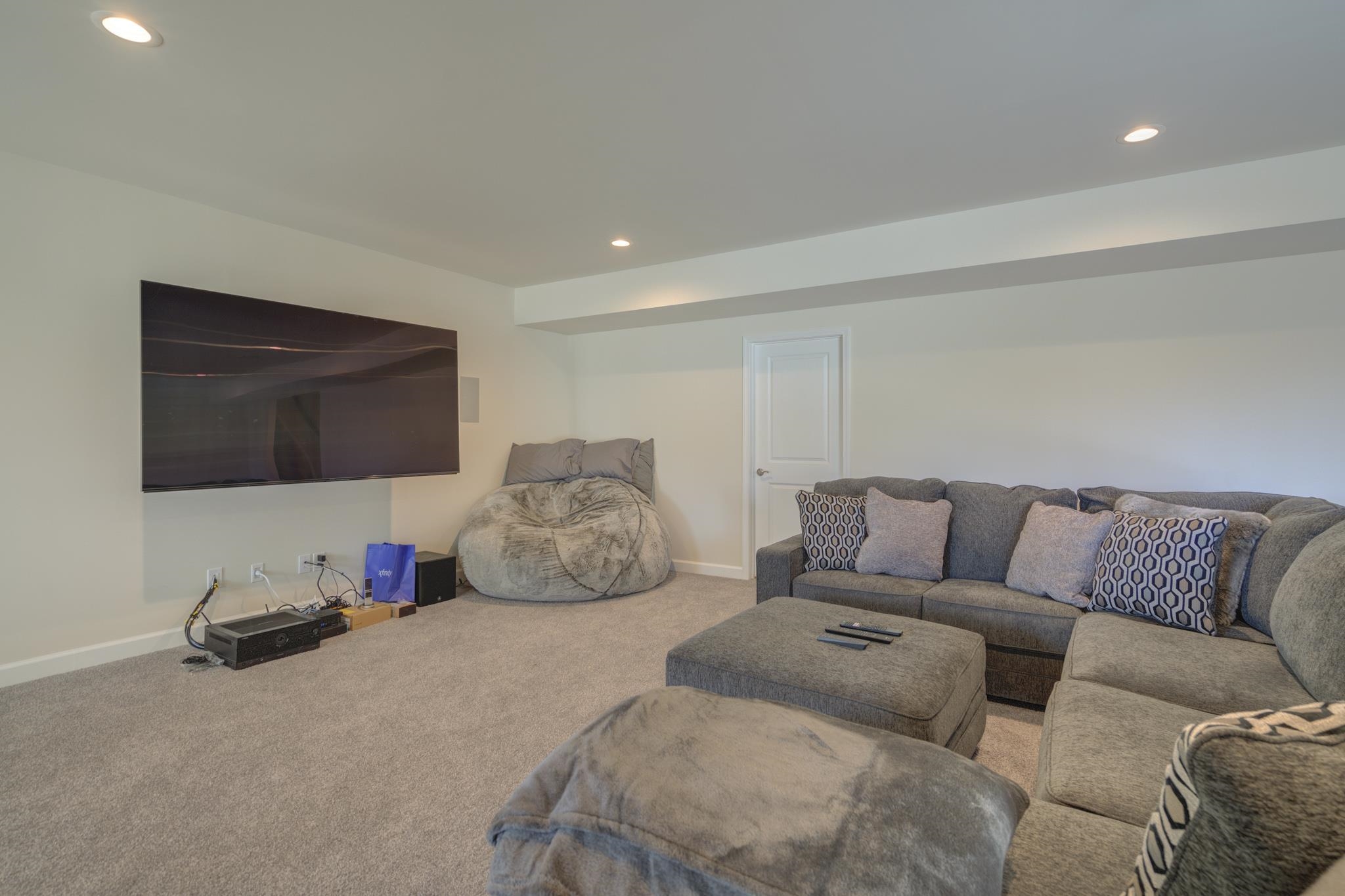 124 KINLOCH Drive