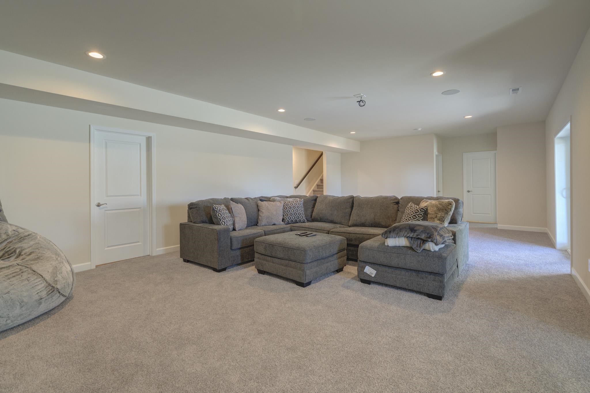 124 KINLOCH Drive