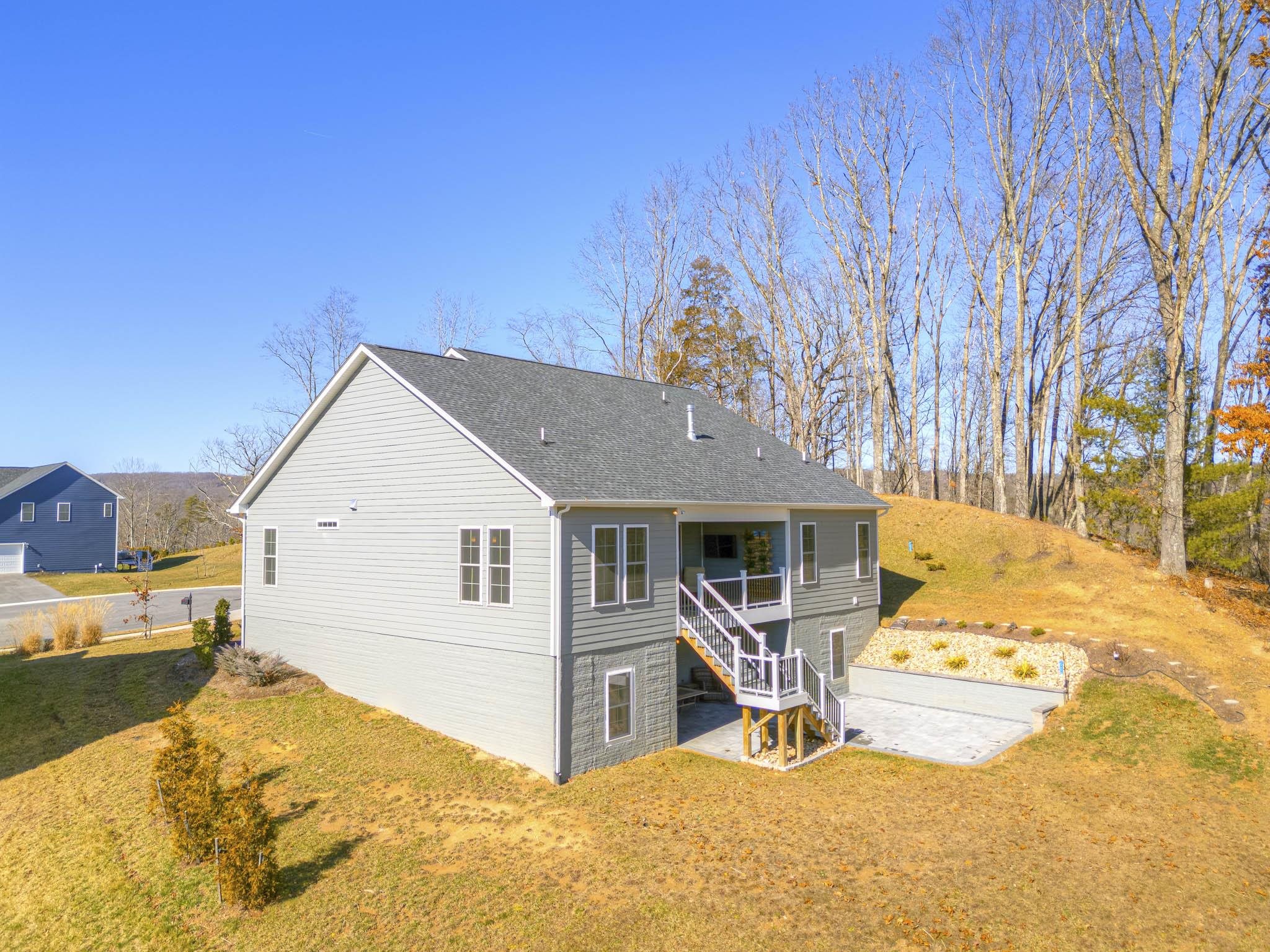 124 KINLOCH Drive