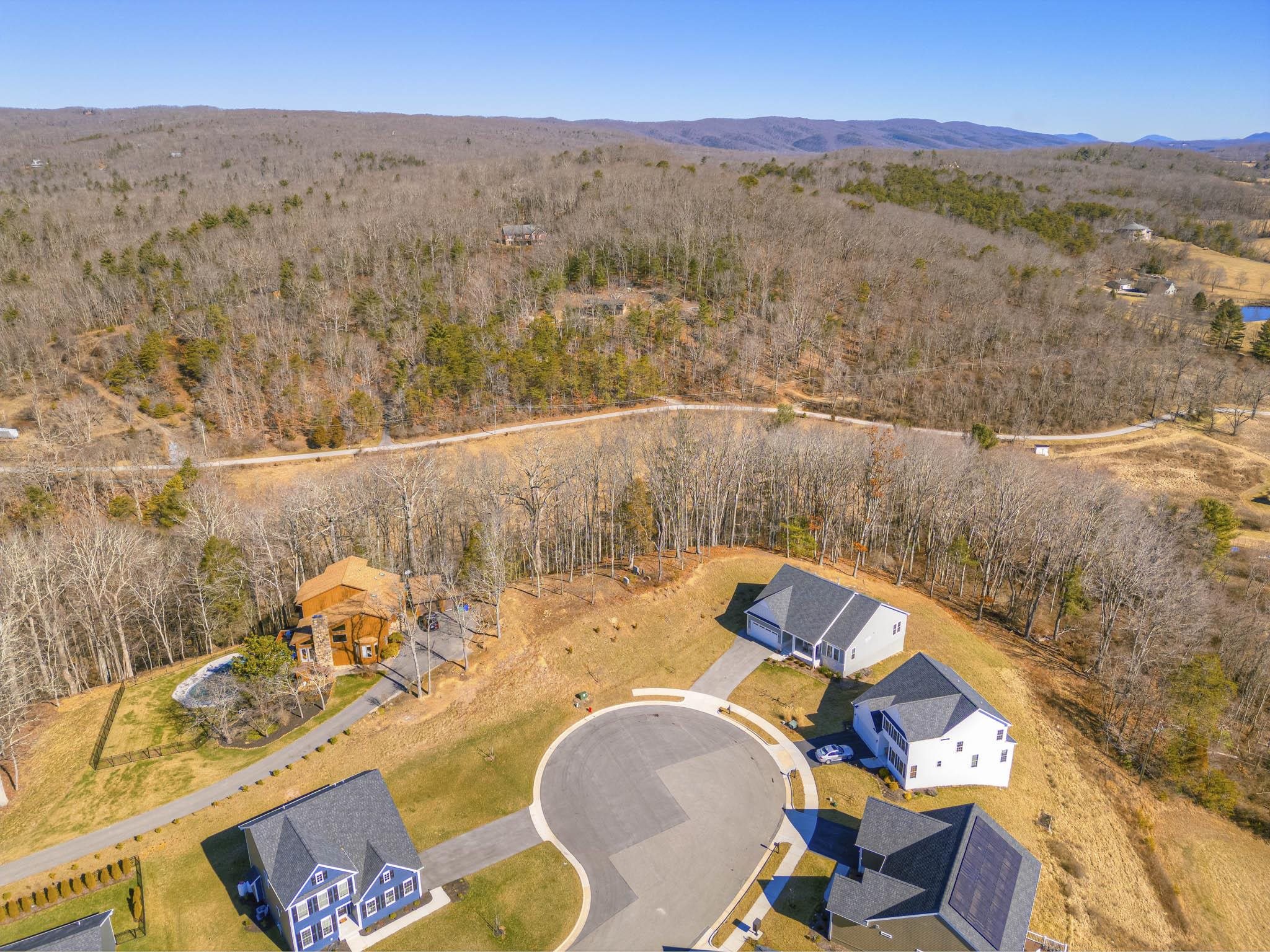 124 KINLOCH Drive