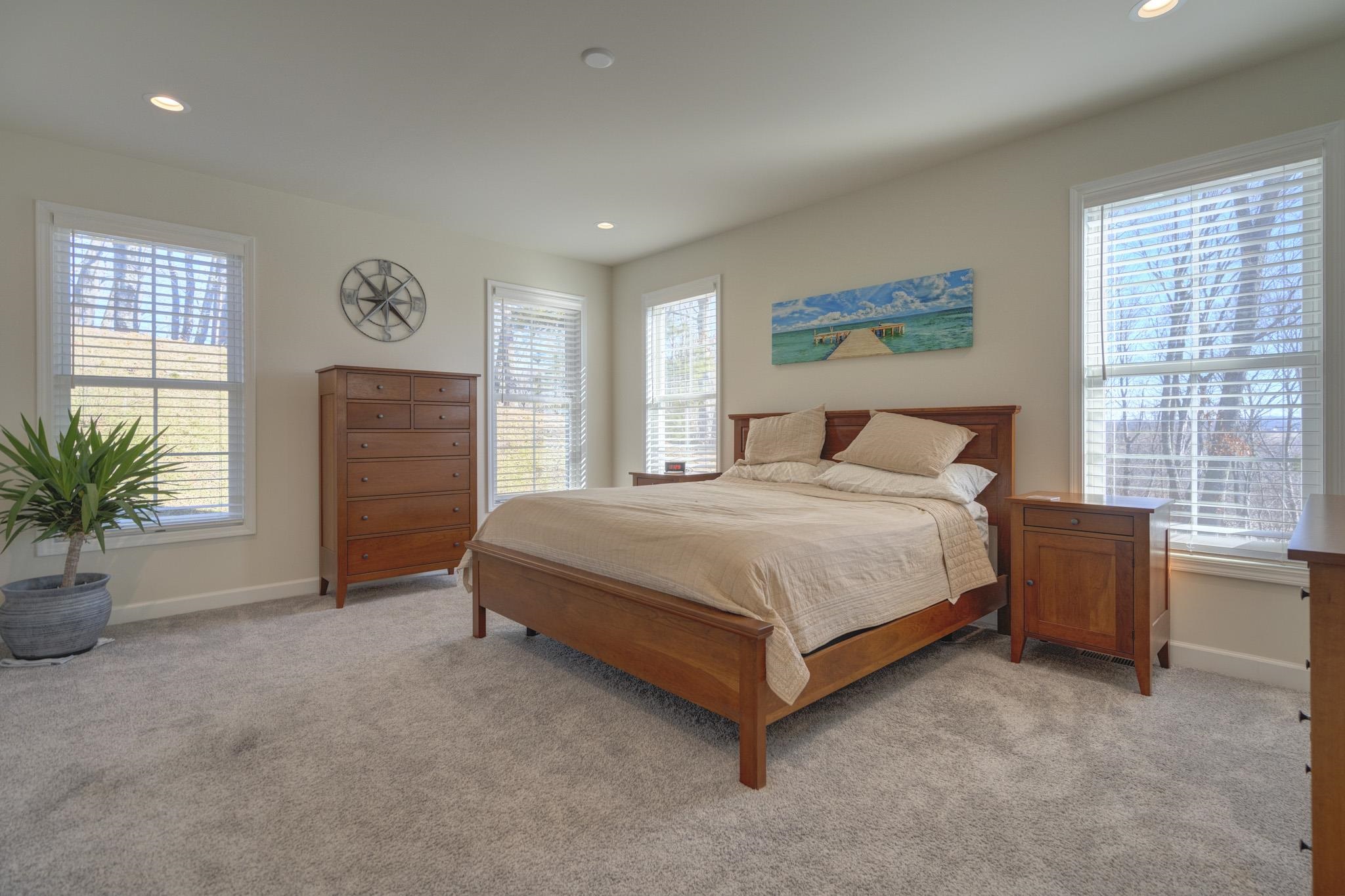 124 KINLOCH Drive