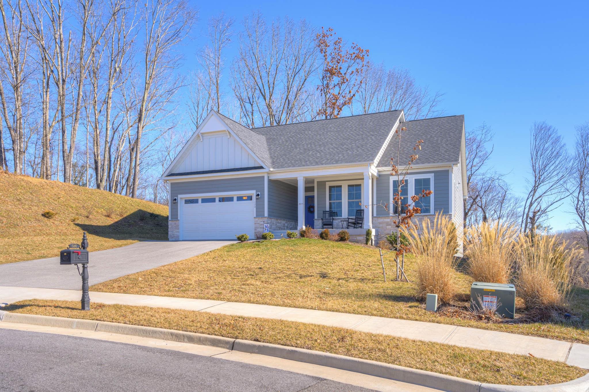 124 KINLOCH Drive