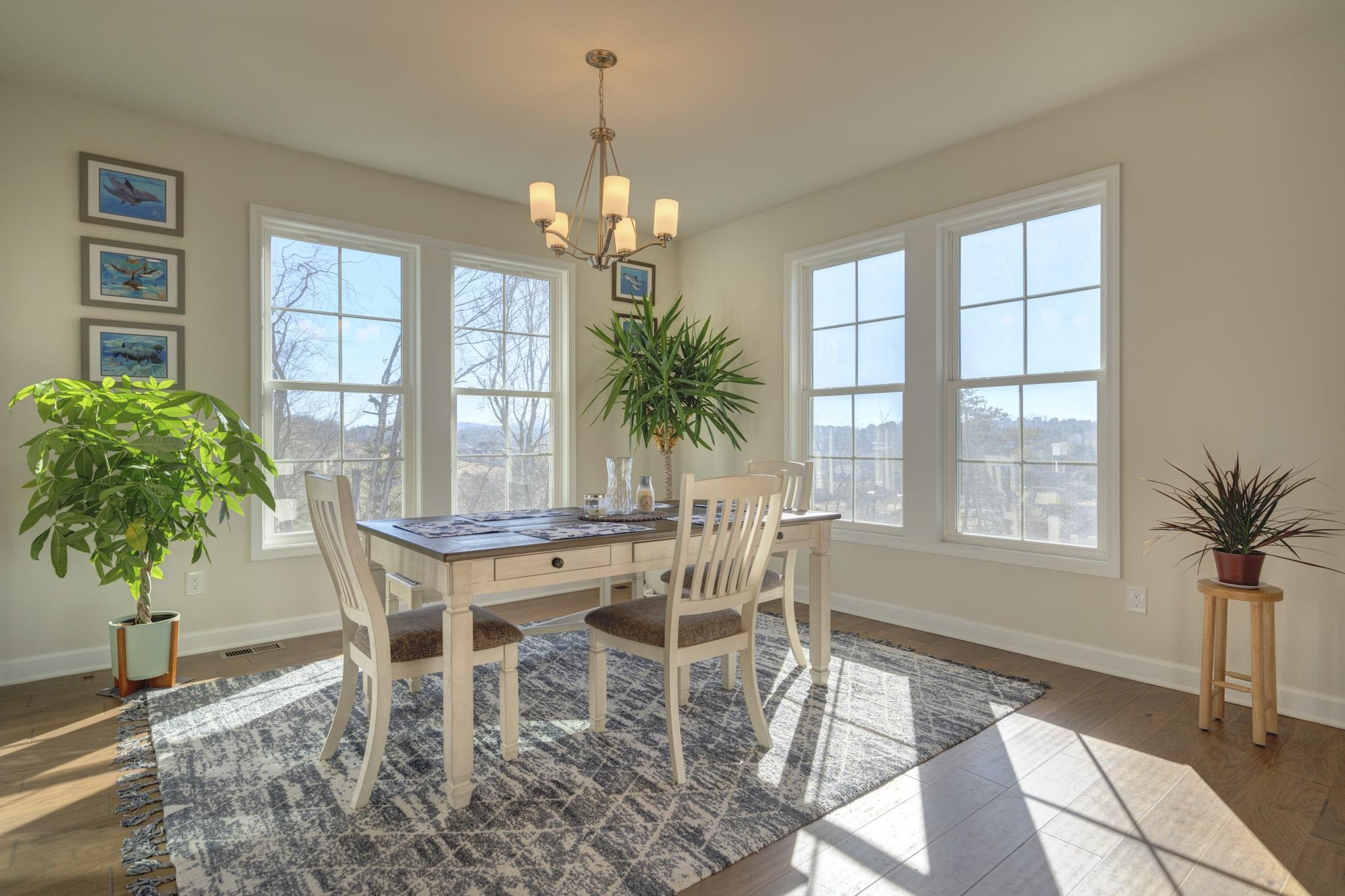 124 KINLOCH Drive