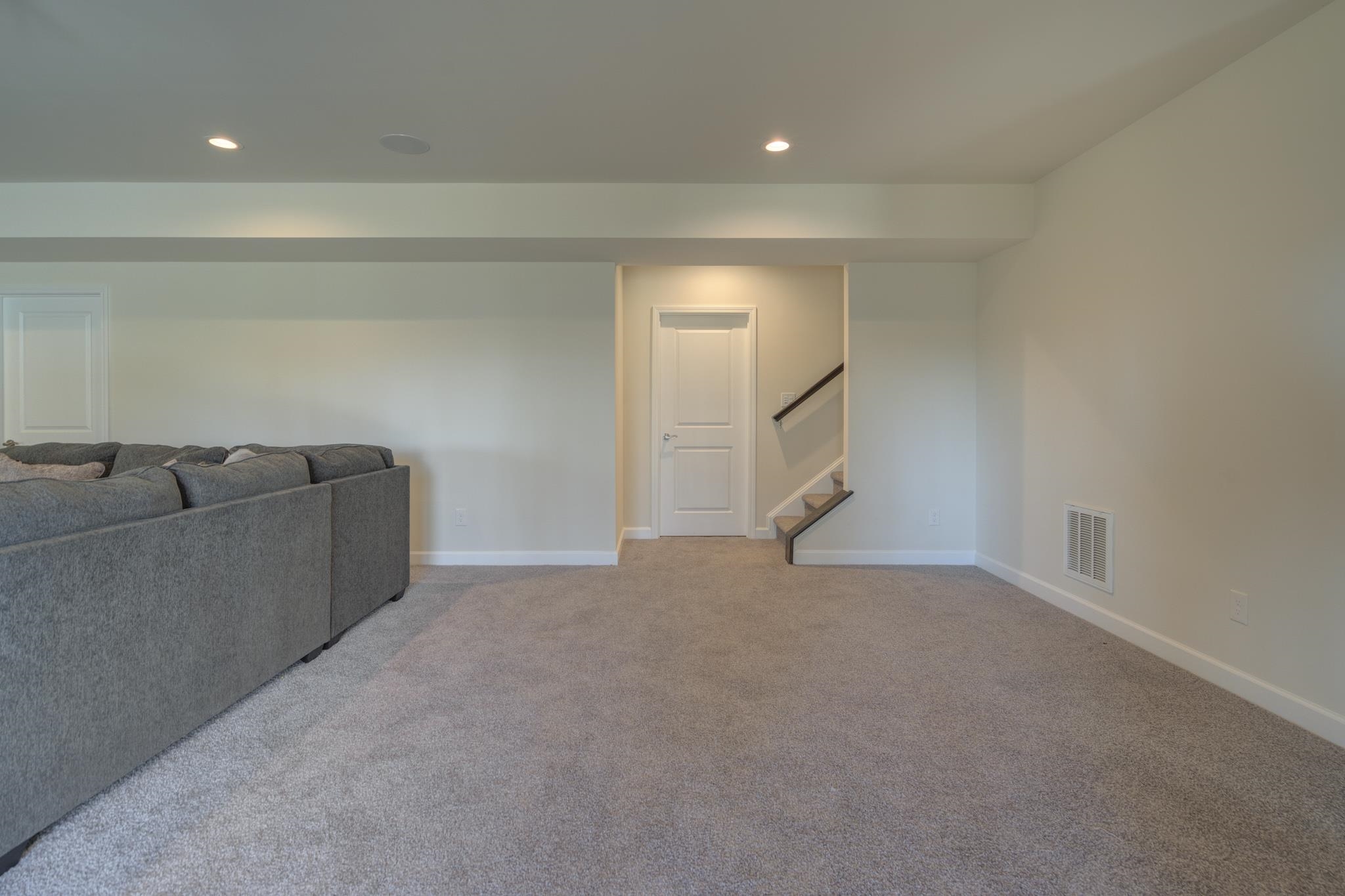 124 KINLOCH Drive