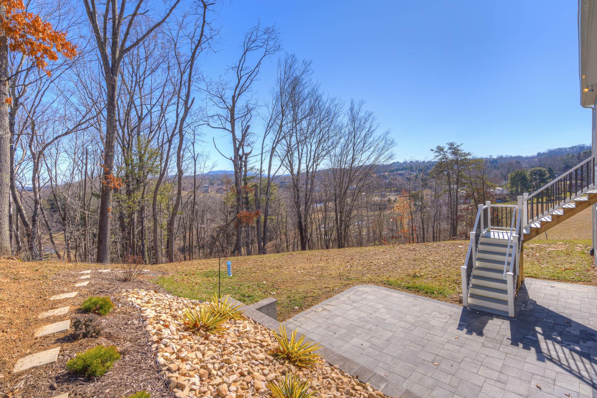 124 KINLOCH Drive