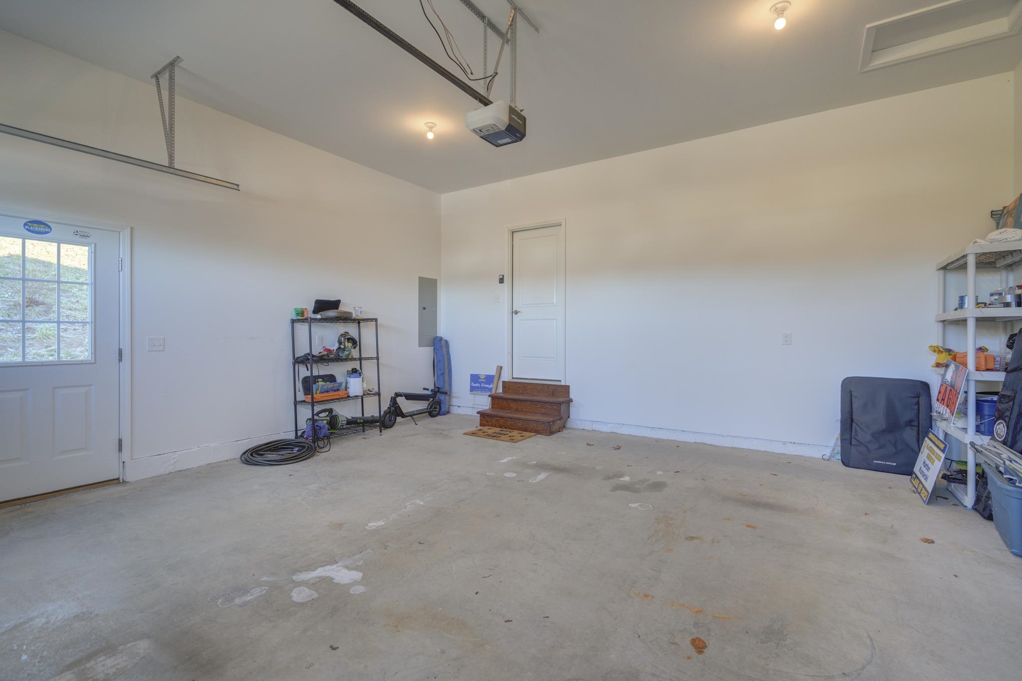 124 KINLOCH Drive