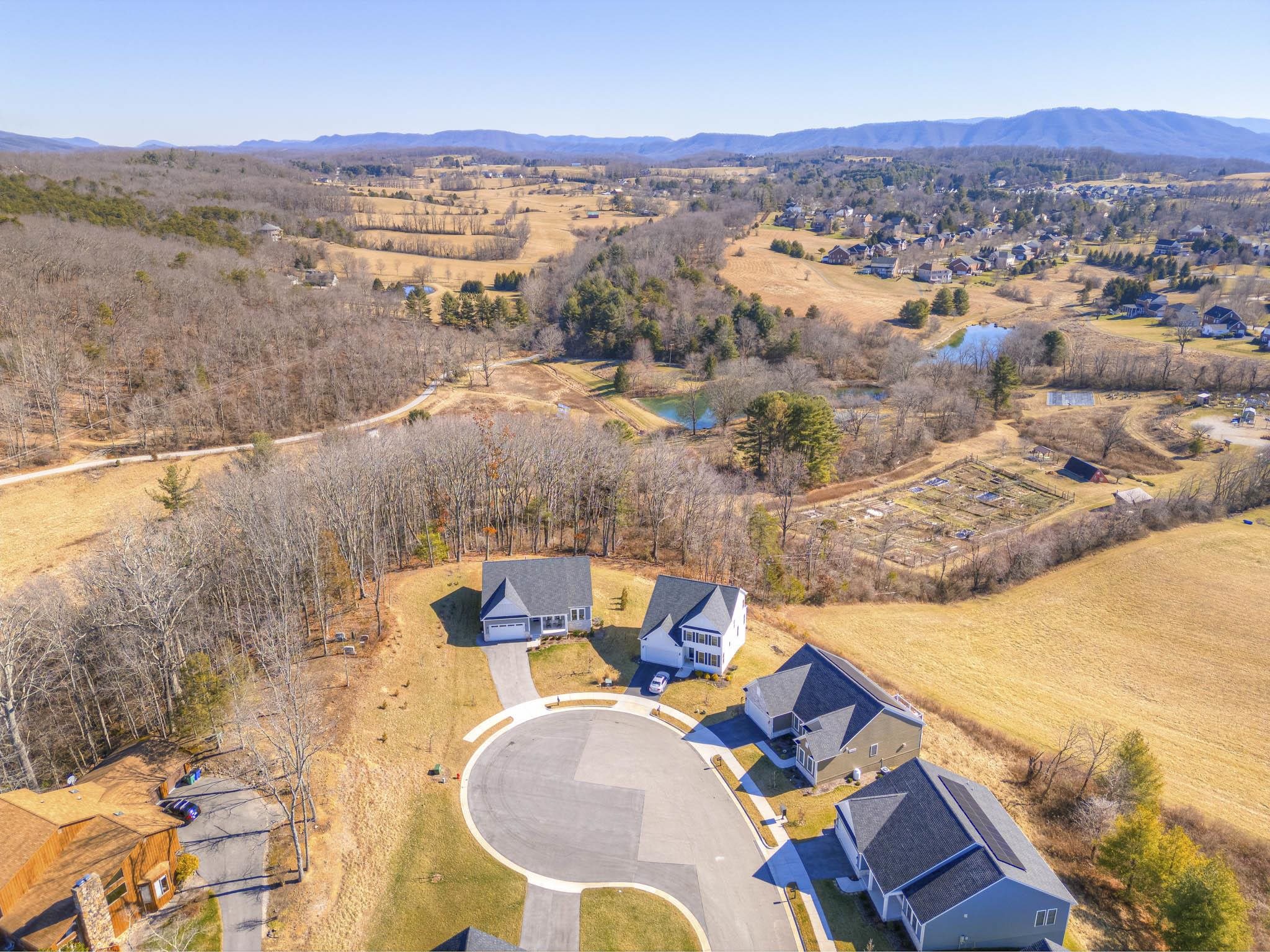 124 KINLOCH Drive