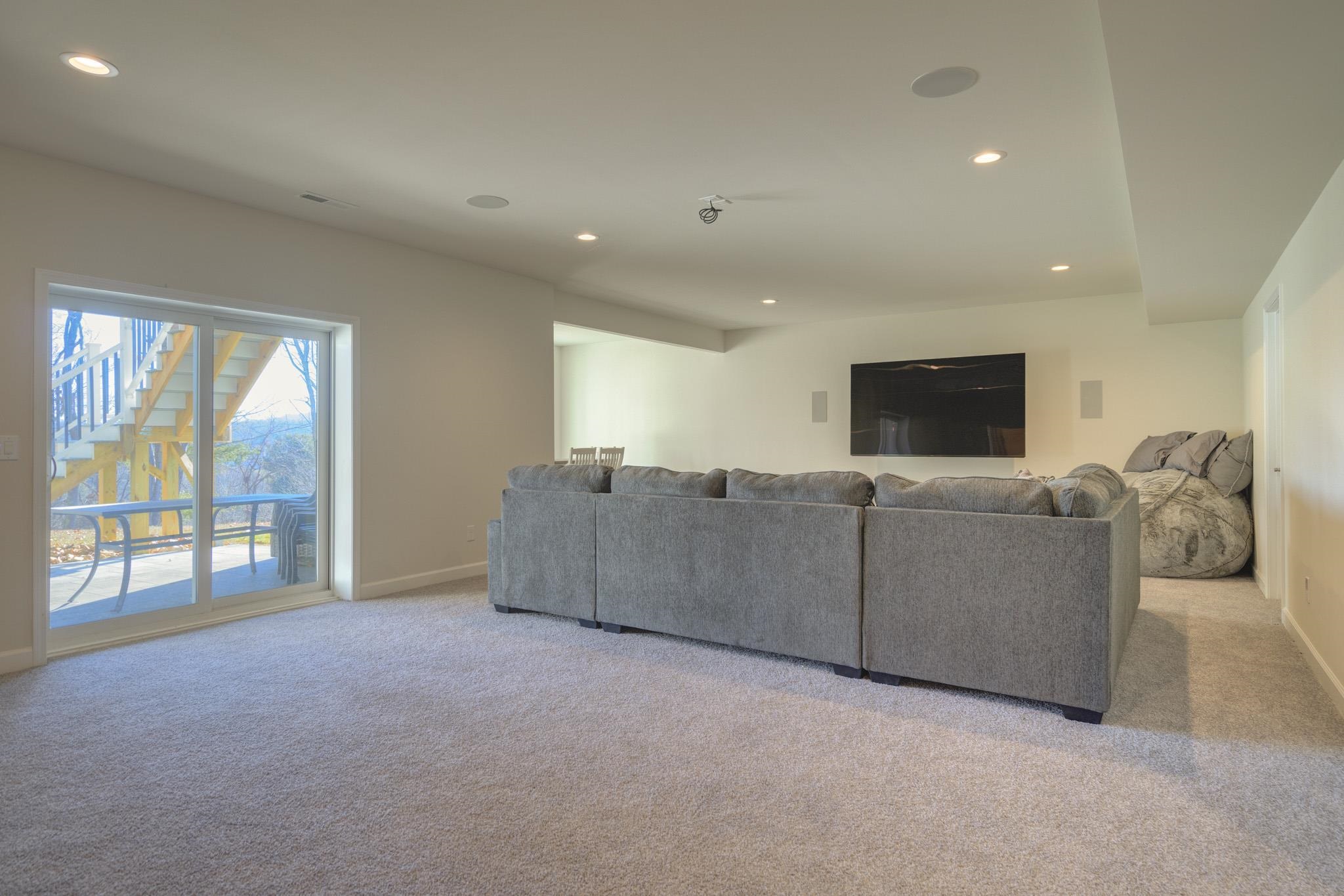 124 KINLOCH Drive