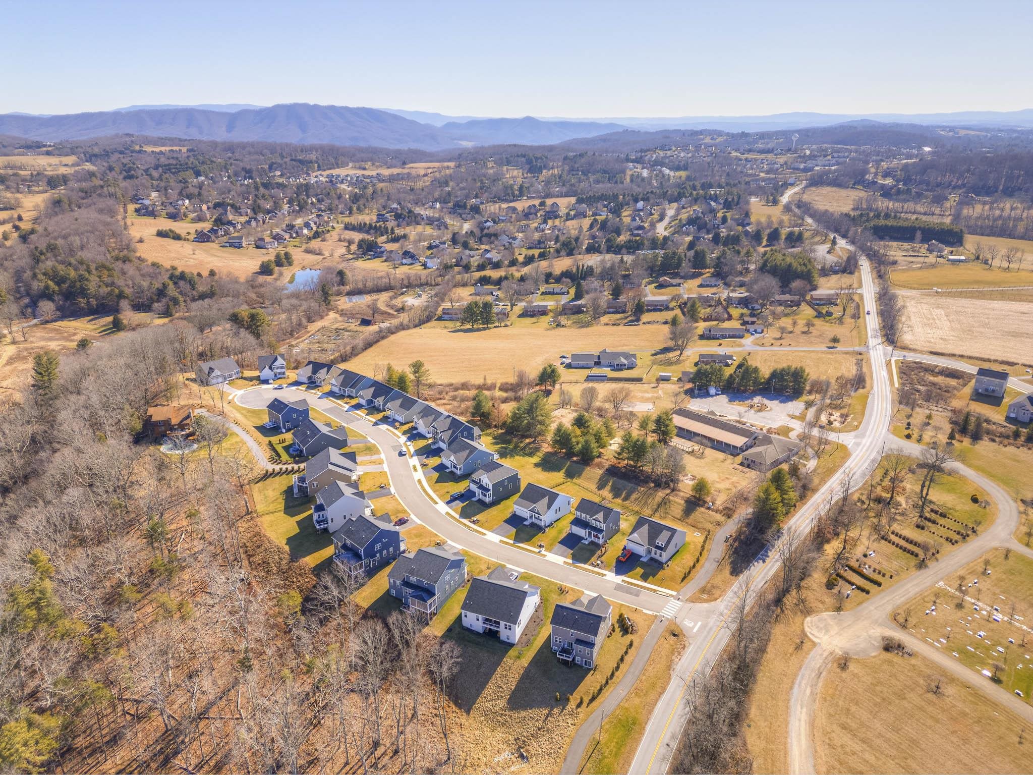 124 KINLOCH Drive