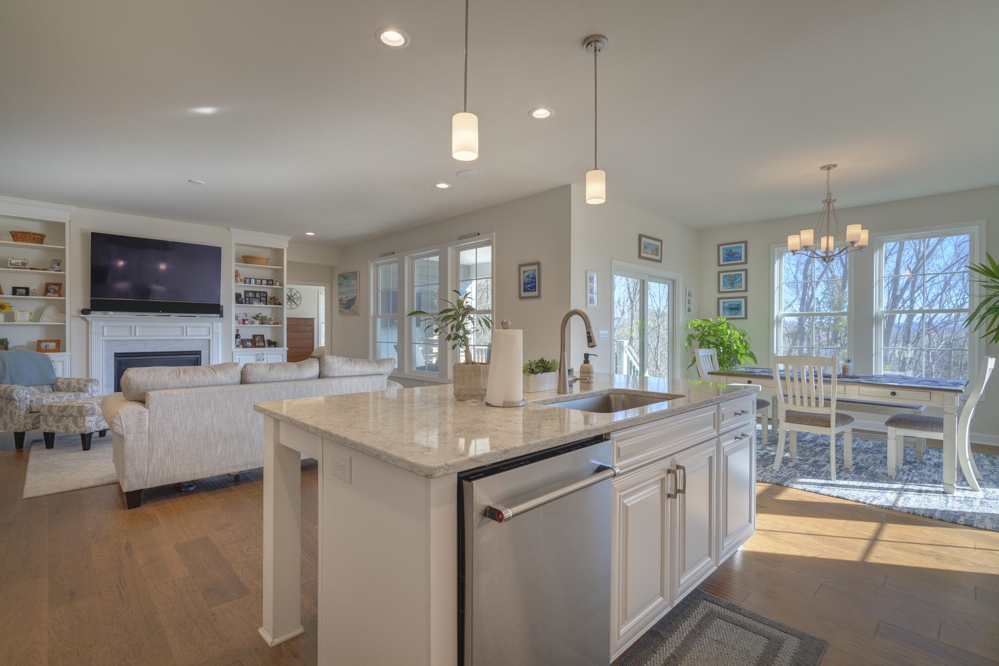 124 KINLOCH Drive