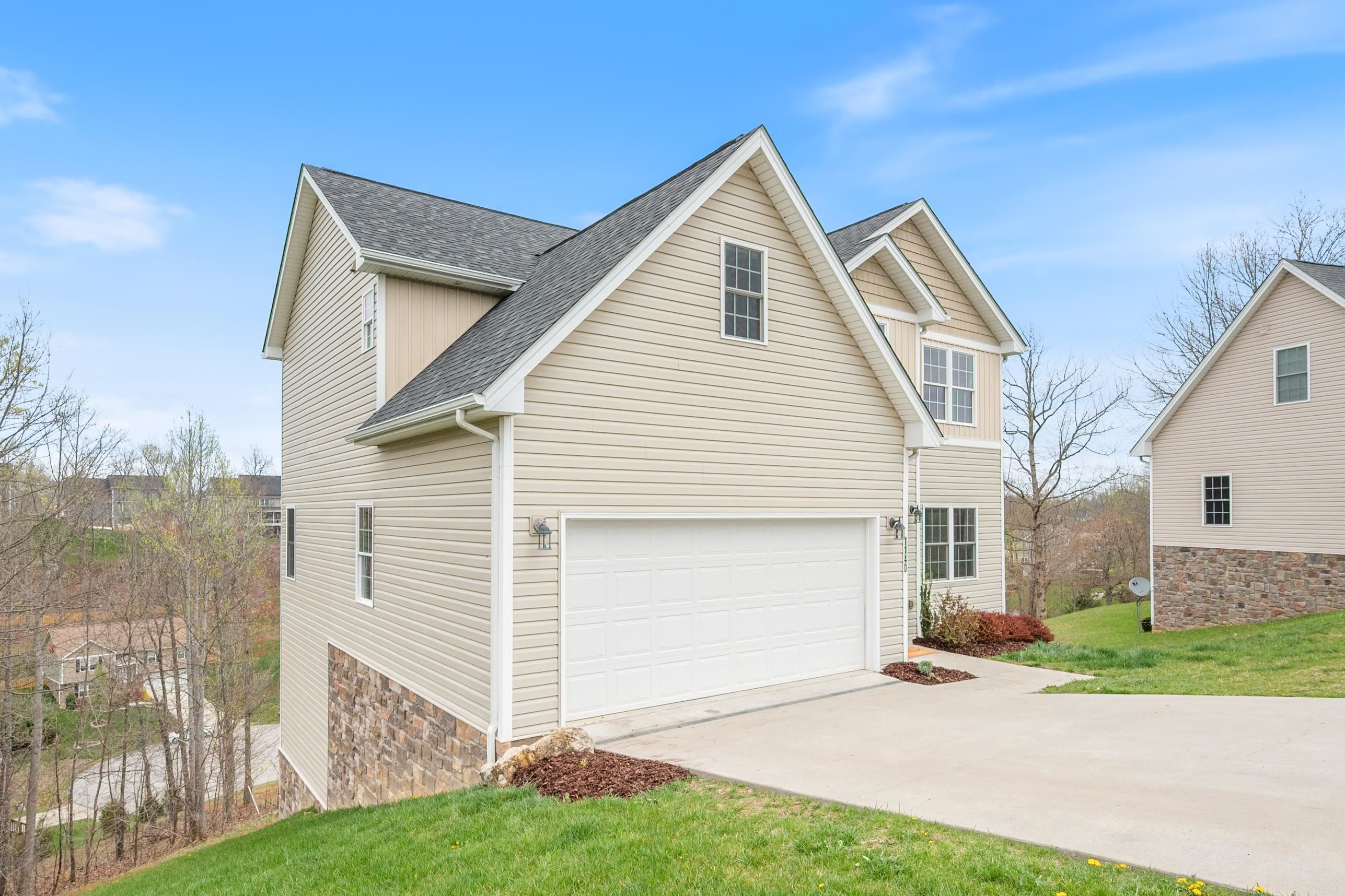 1140 CROSSCREEK Drive
