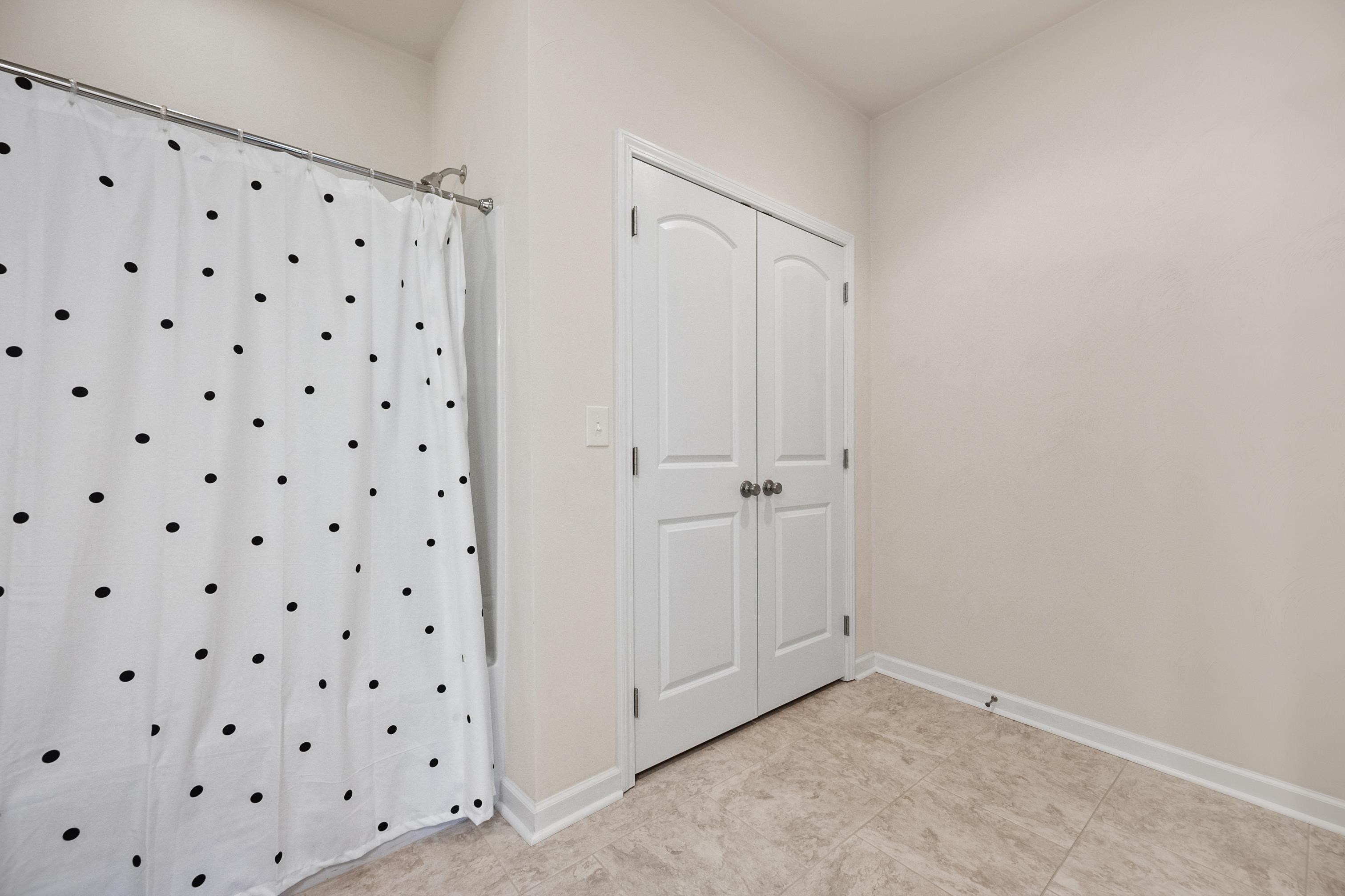 1140 CROSSCREEK Drive