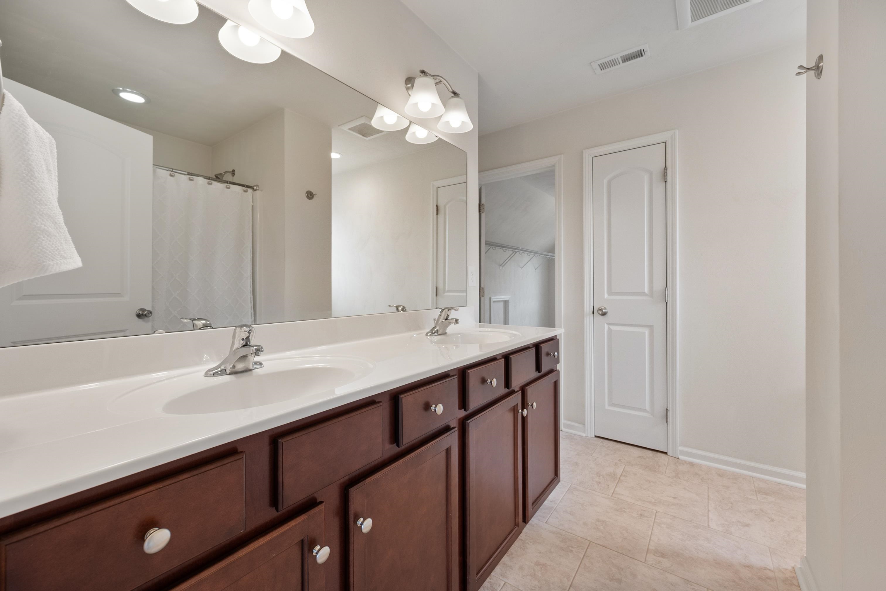 1140 CROSSCREEK Drive