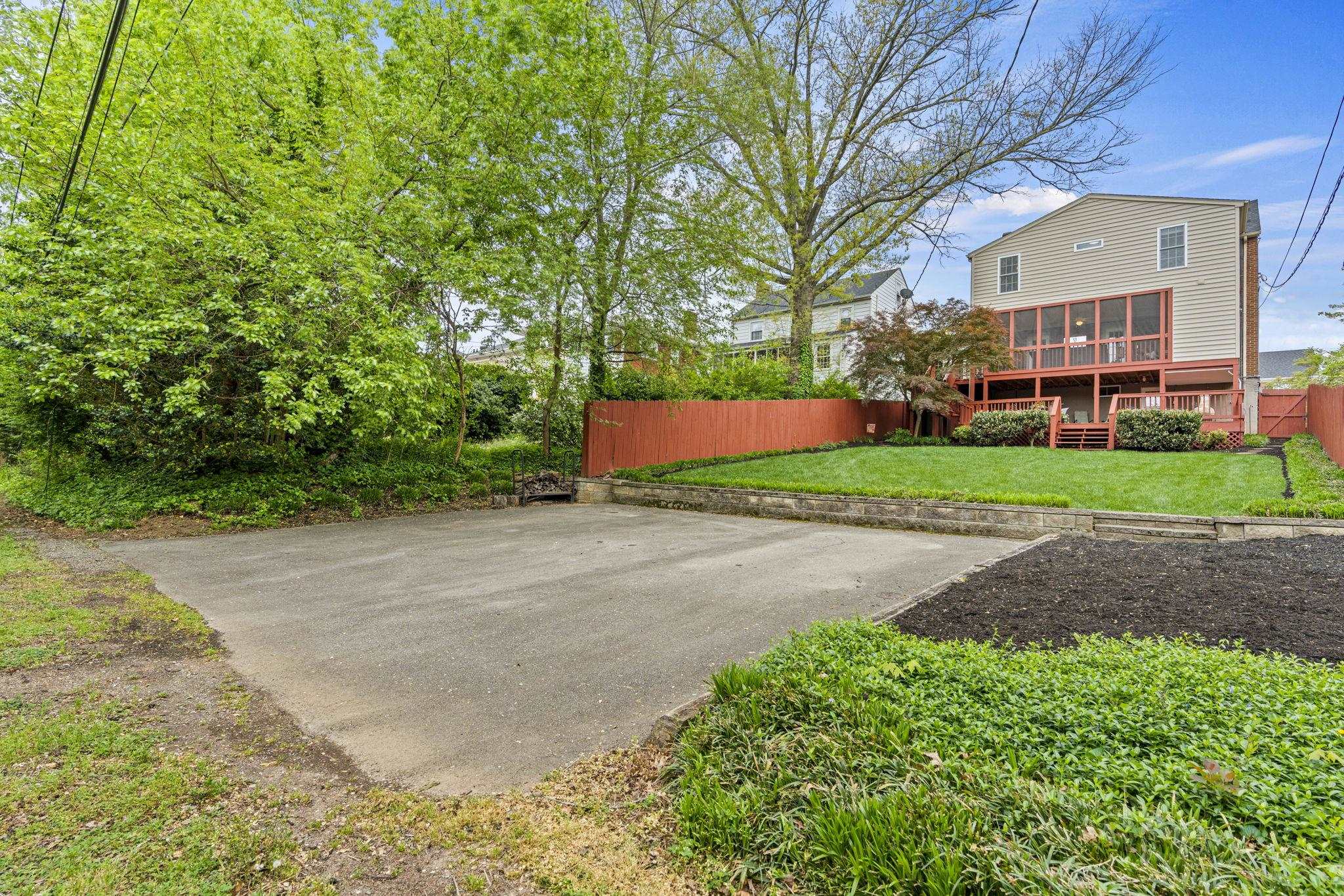2423 Laburnum Avenue