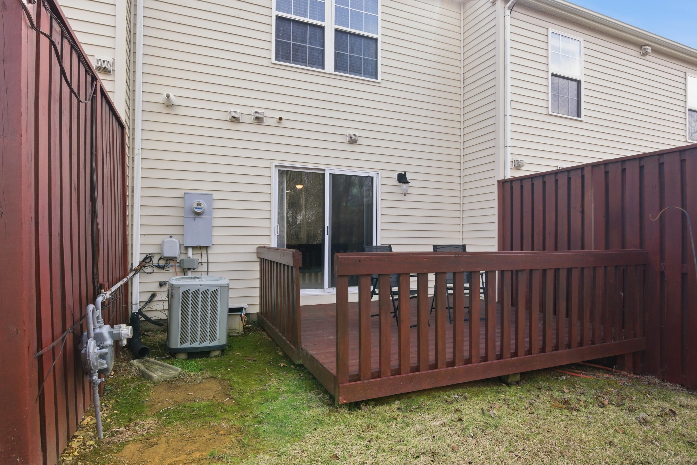565 Oaktree Boulevard