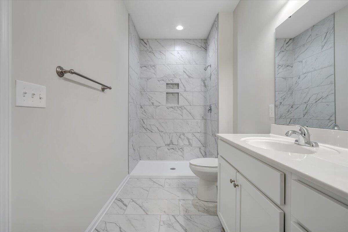 118 Parker LN
