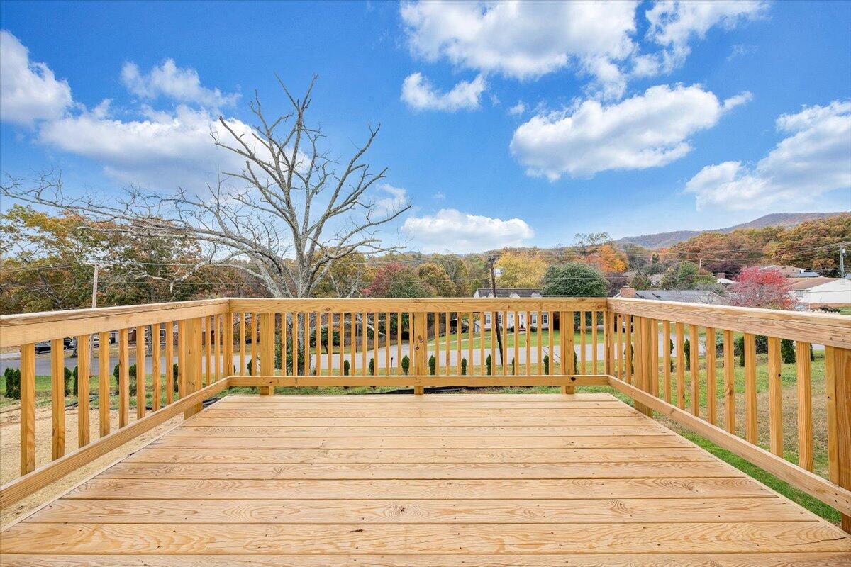 118 Parker LN