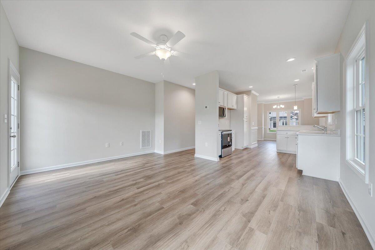 118 Parker LN