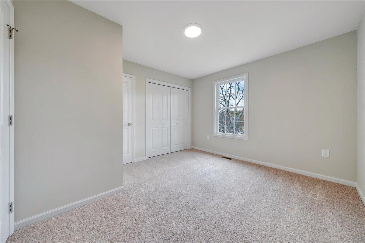 118 Parker LN