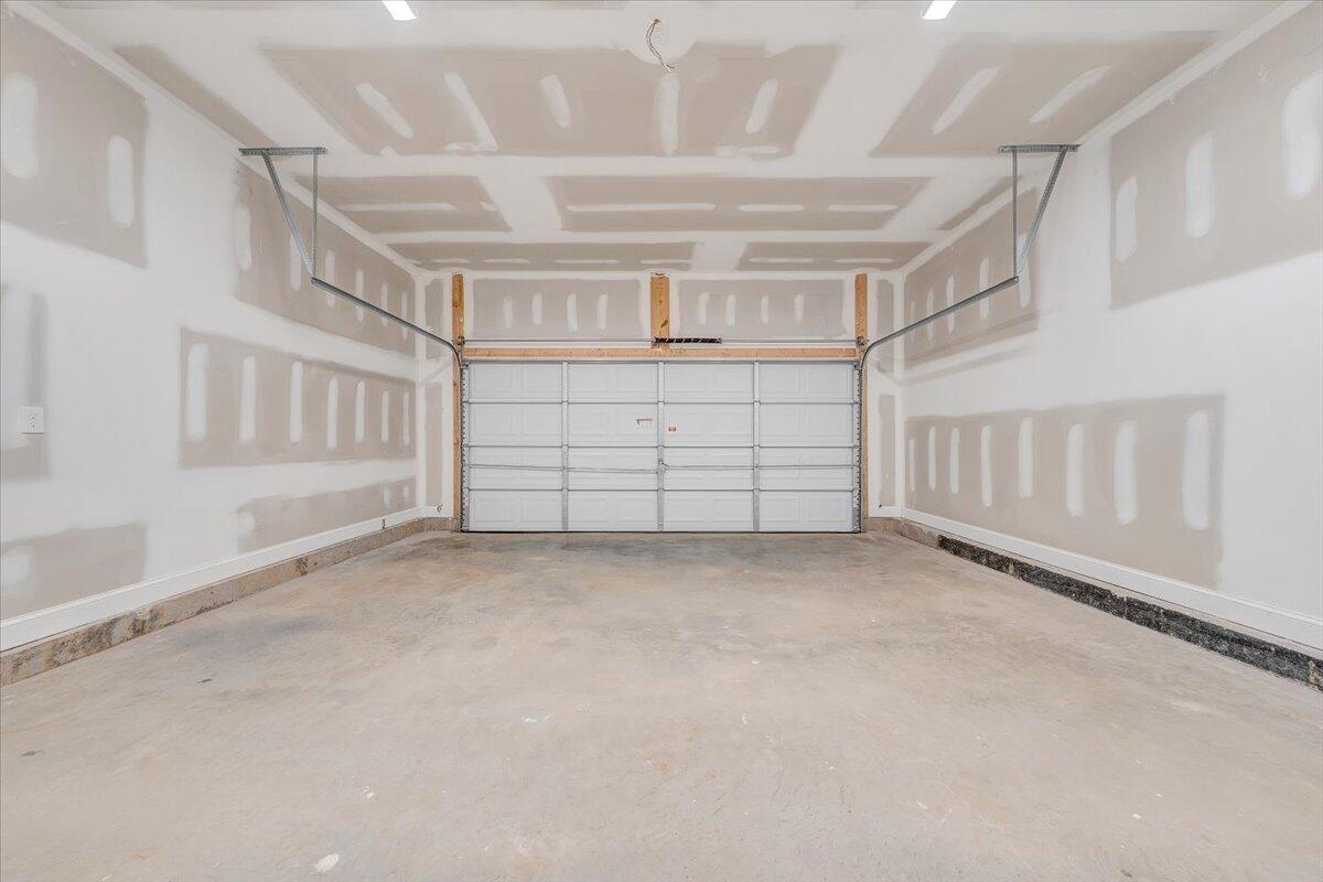 118 Parker LN