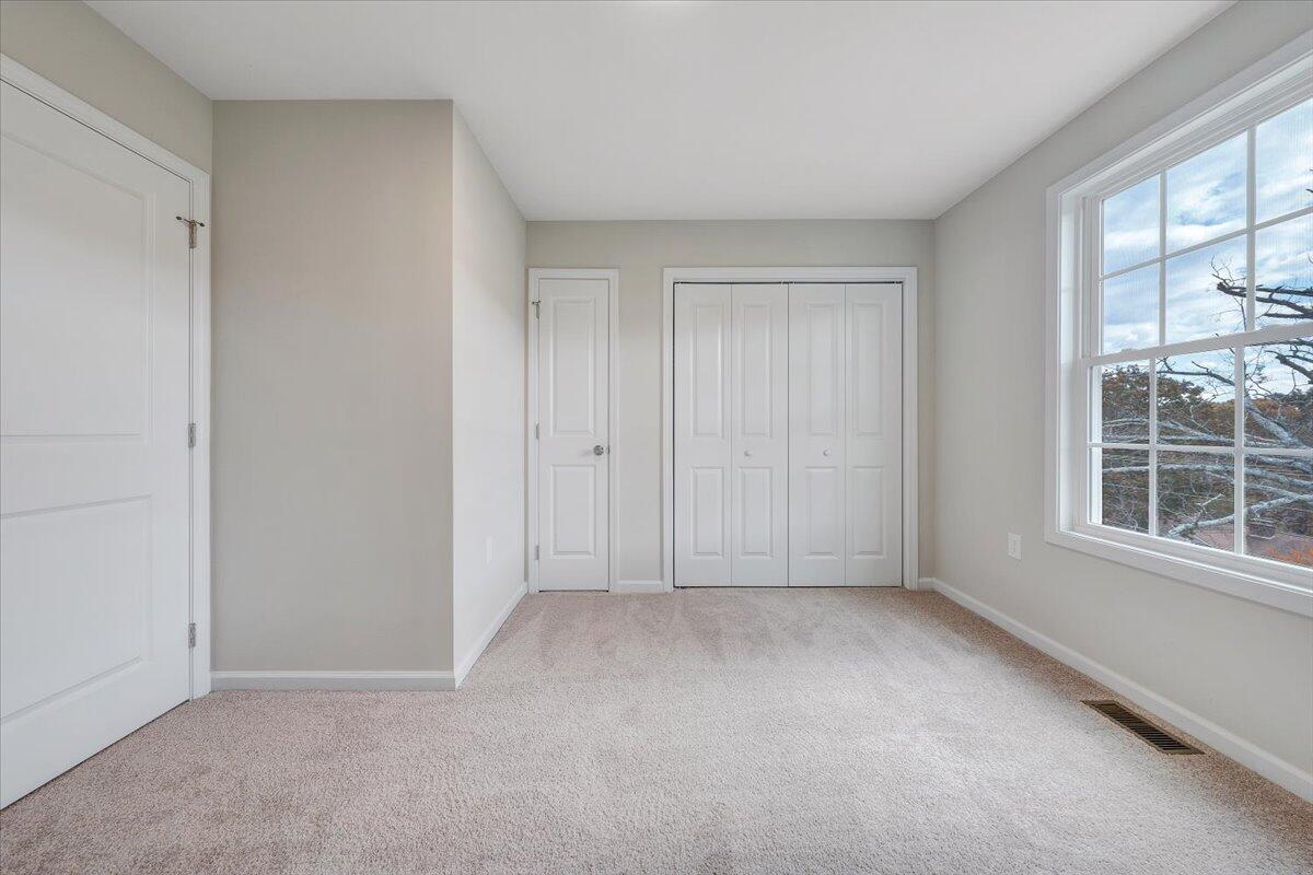 118 Parker LN