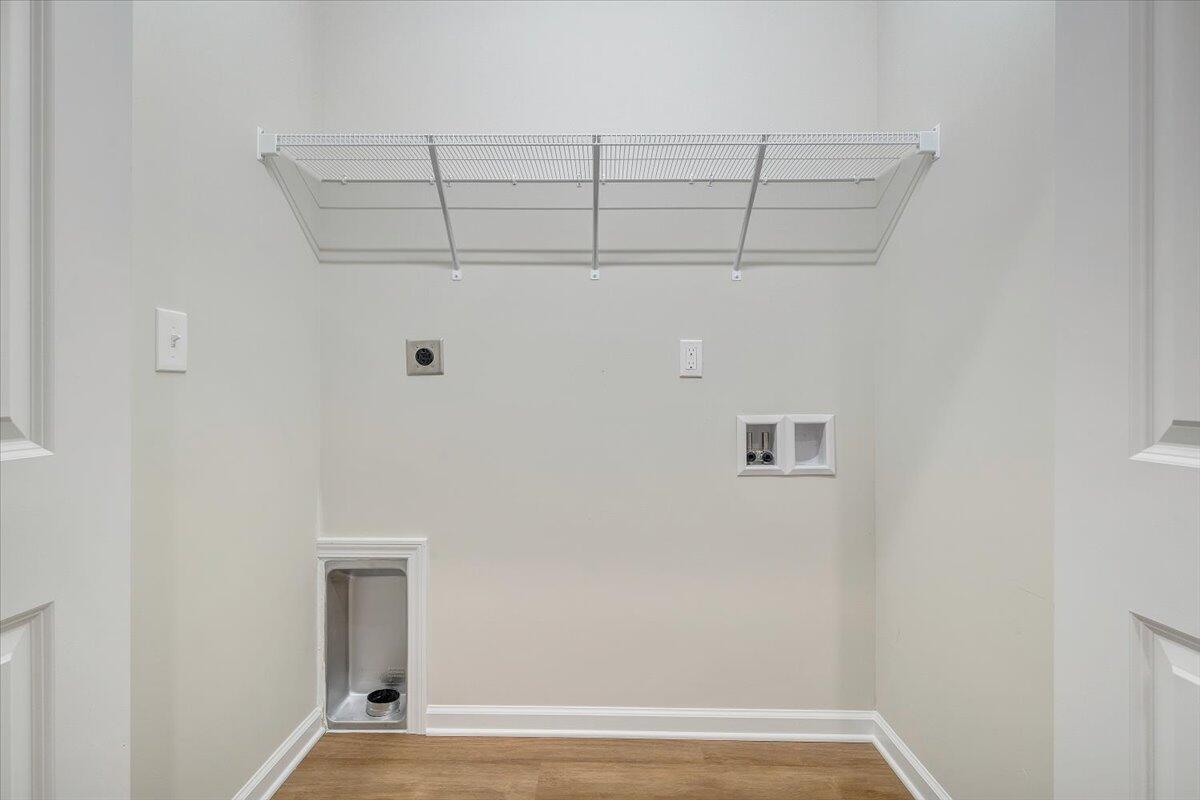 118 Parker LN
