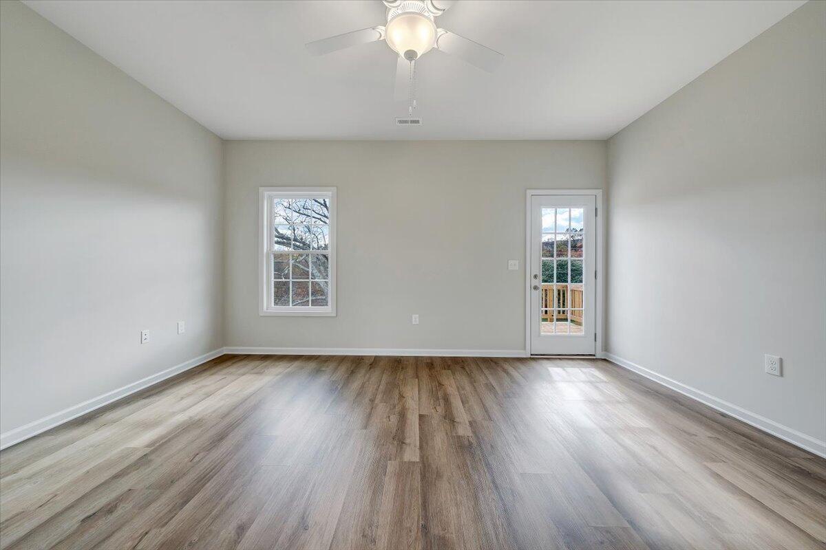118 Parker LN