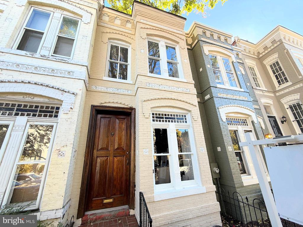 309 4TH STREET NE
