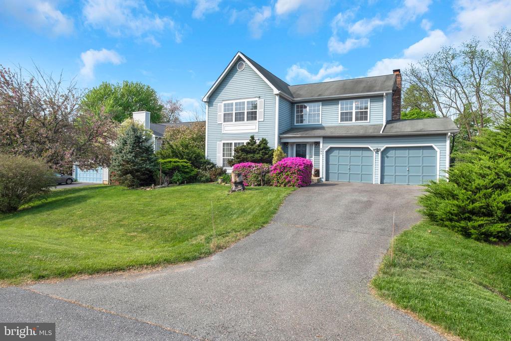521 PARADISE COURT