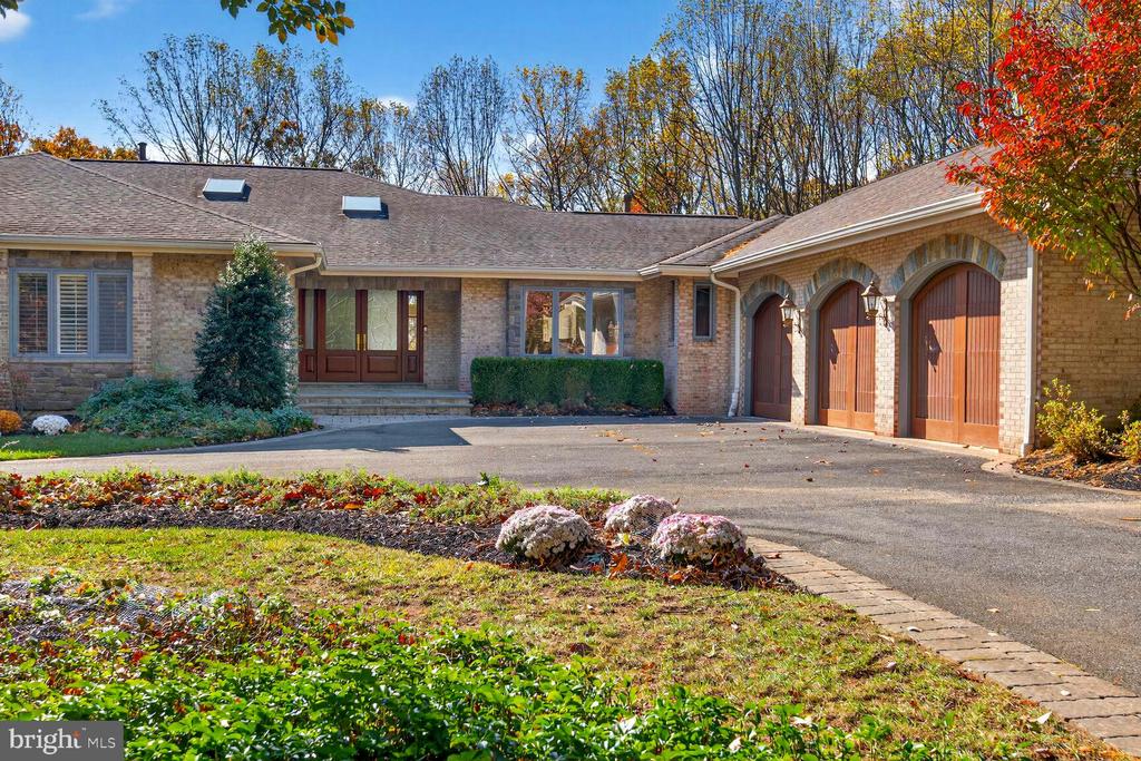 9209 VENDOME DRIVE