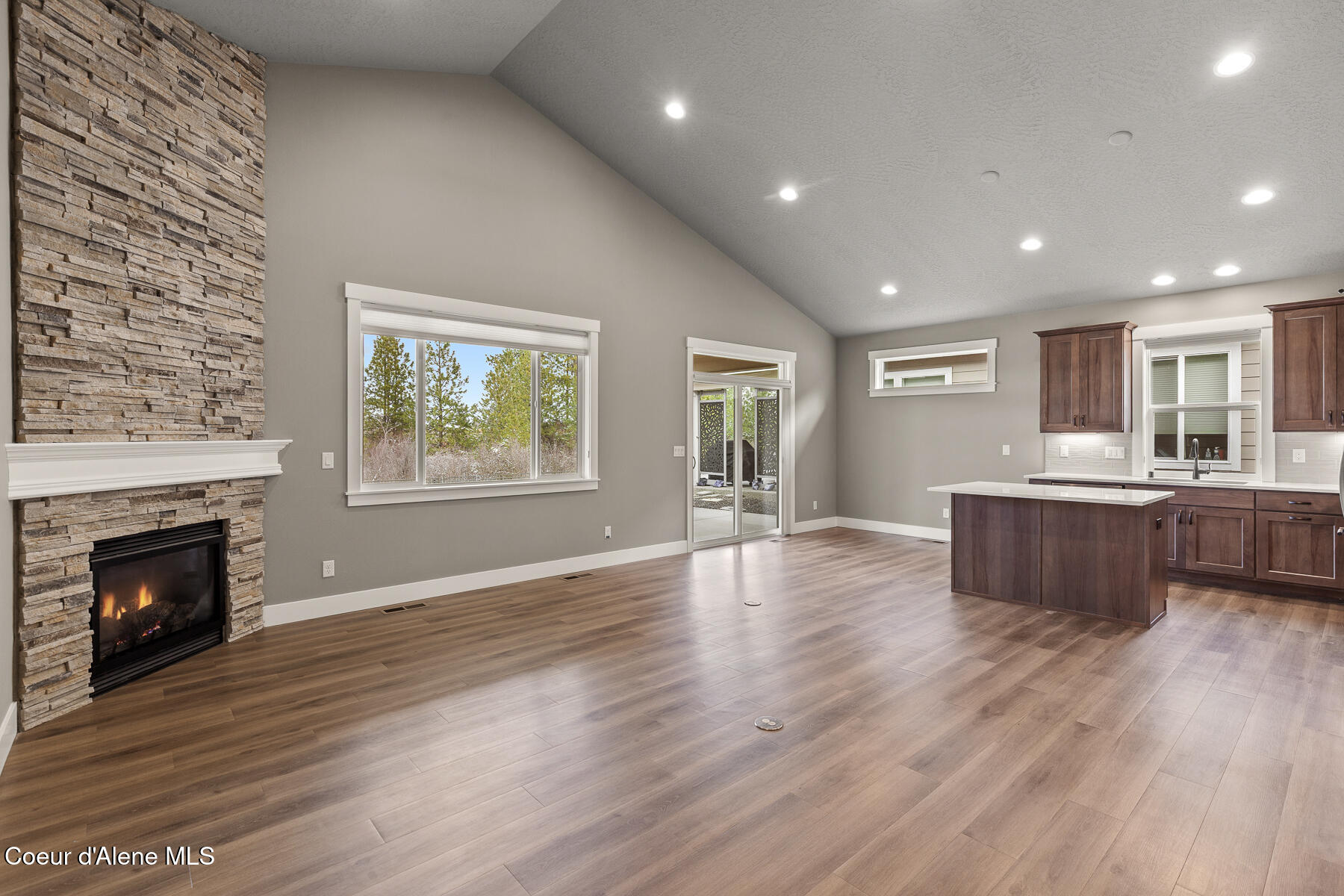 22835 E Edgewater Ln