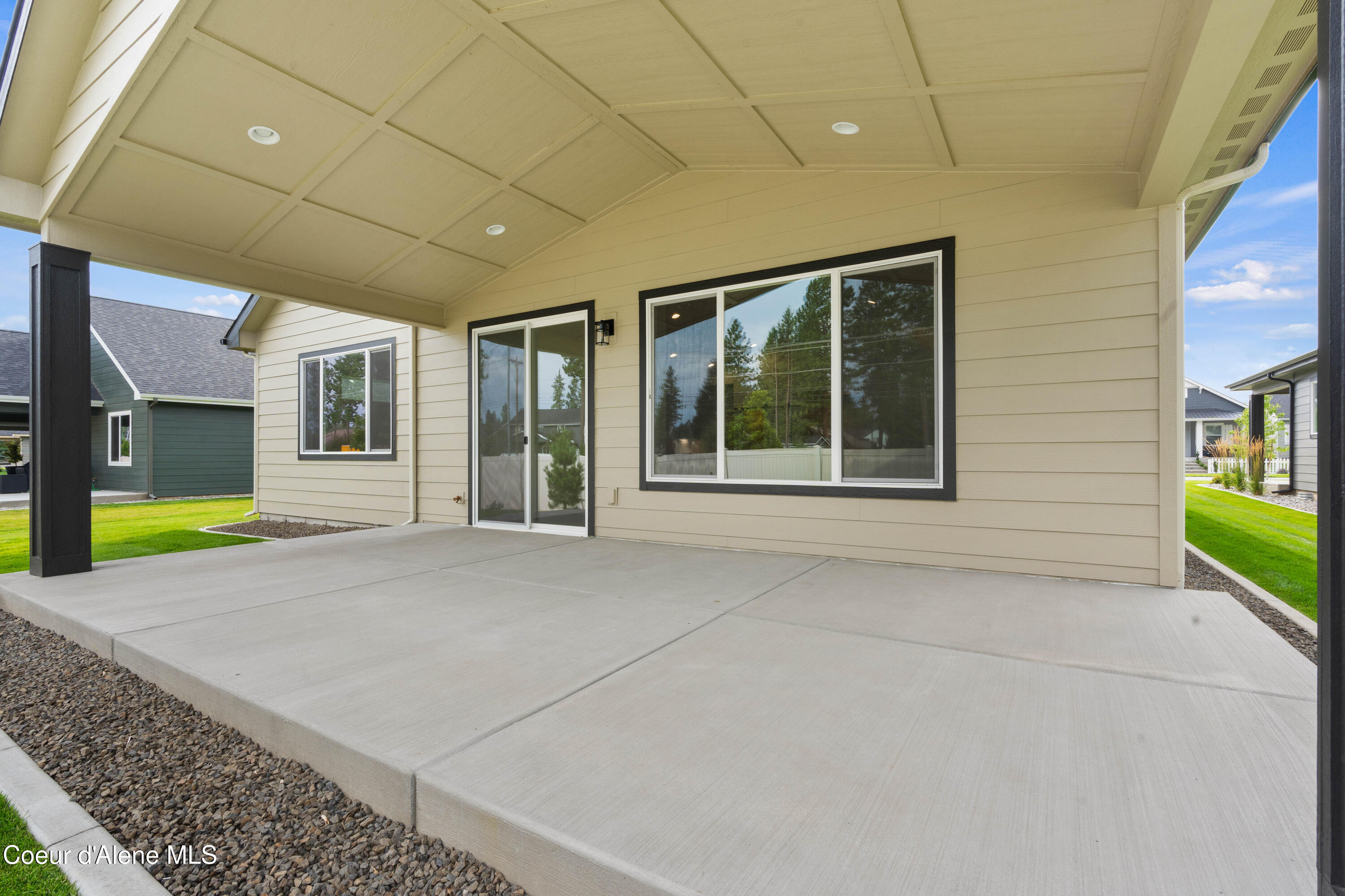 1147 E WALTON CT