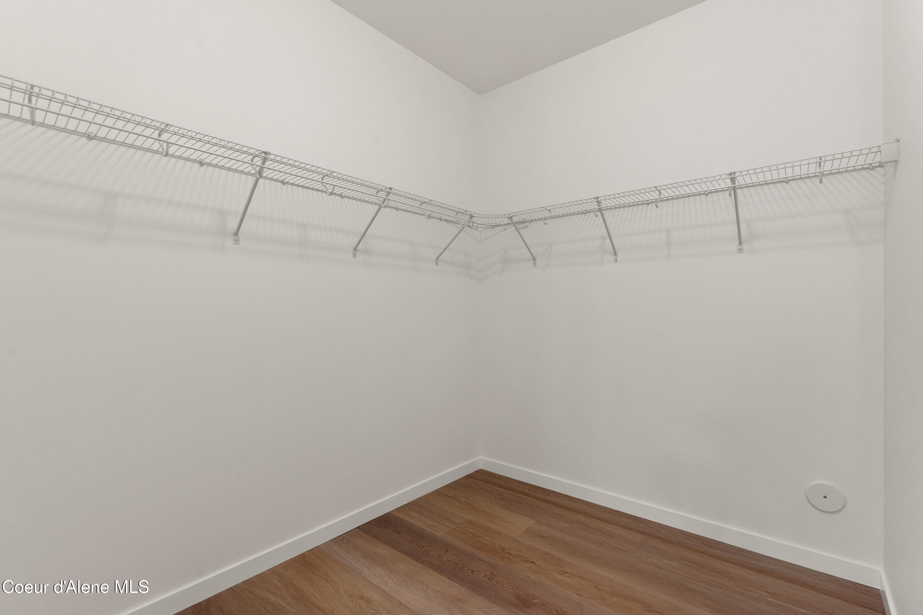1147 E WALTON CT