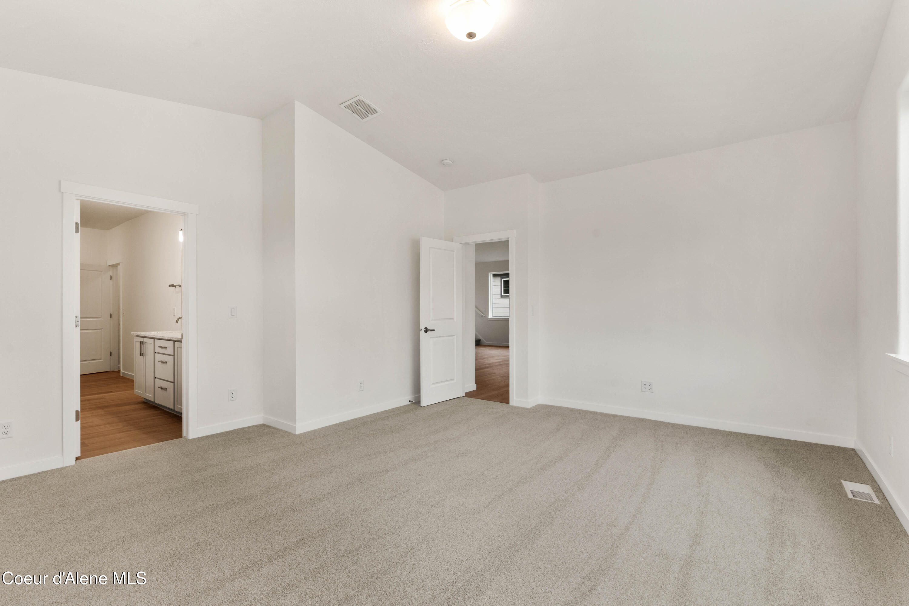 1147 E WALTON CT