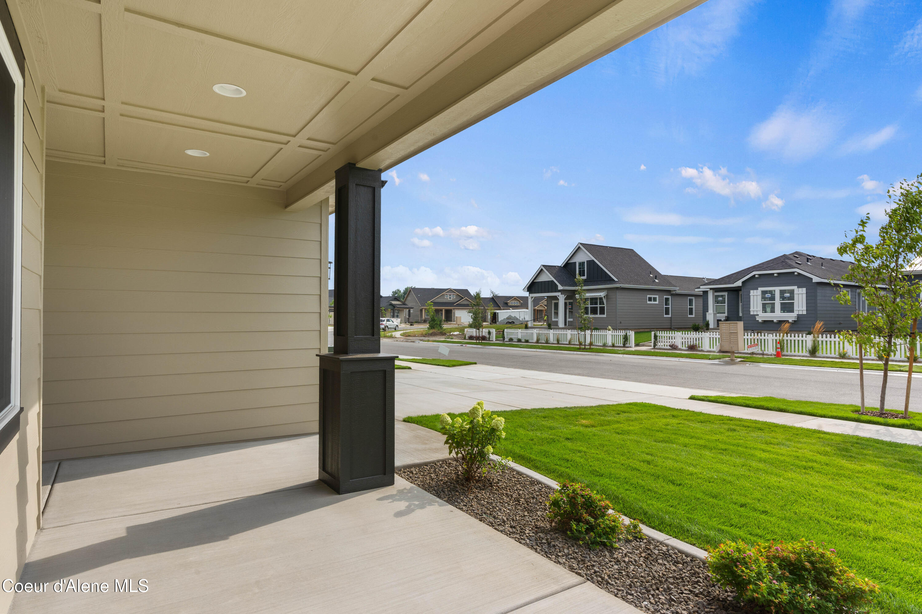 1147 E WALTON CT