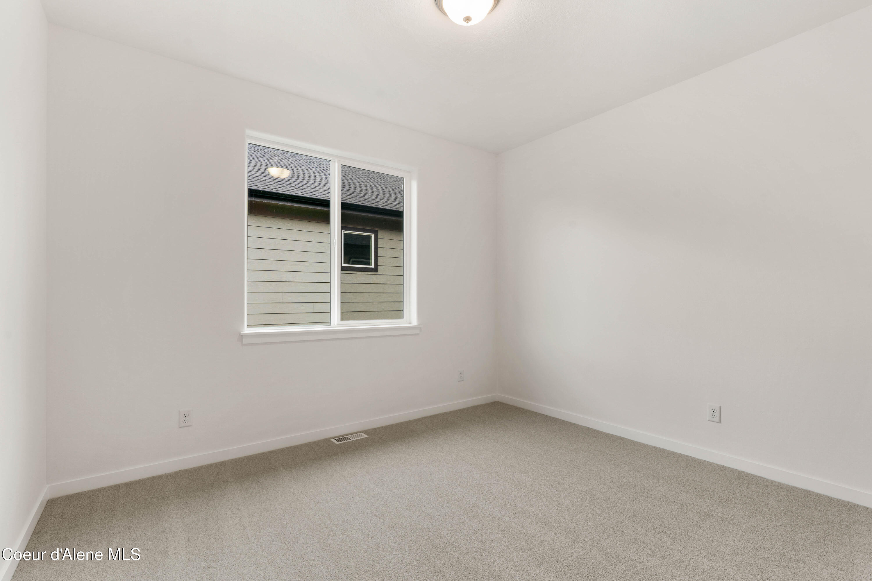 1147 E WALTON CT