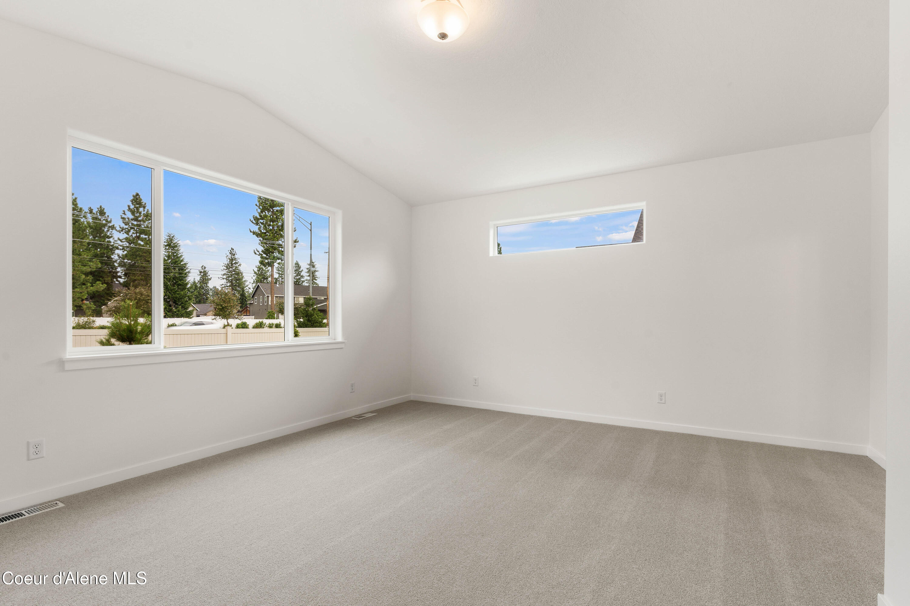 1147 E WALTON CT