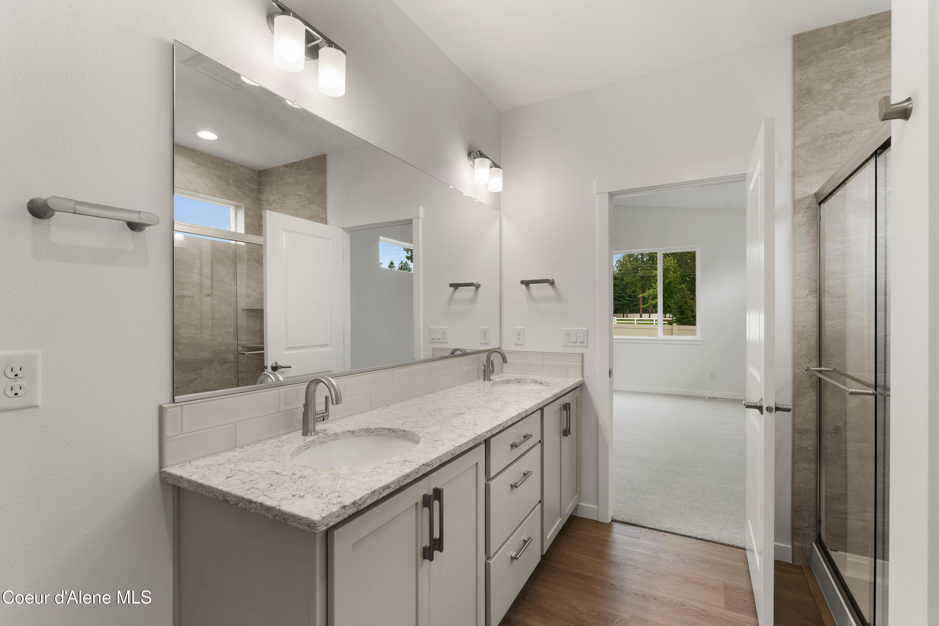 1147 E WALTON CT