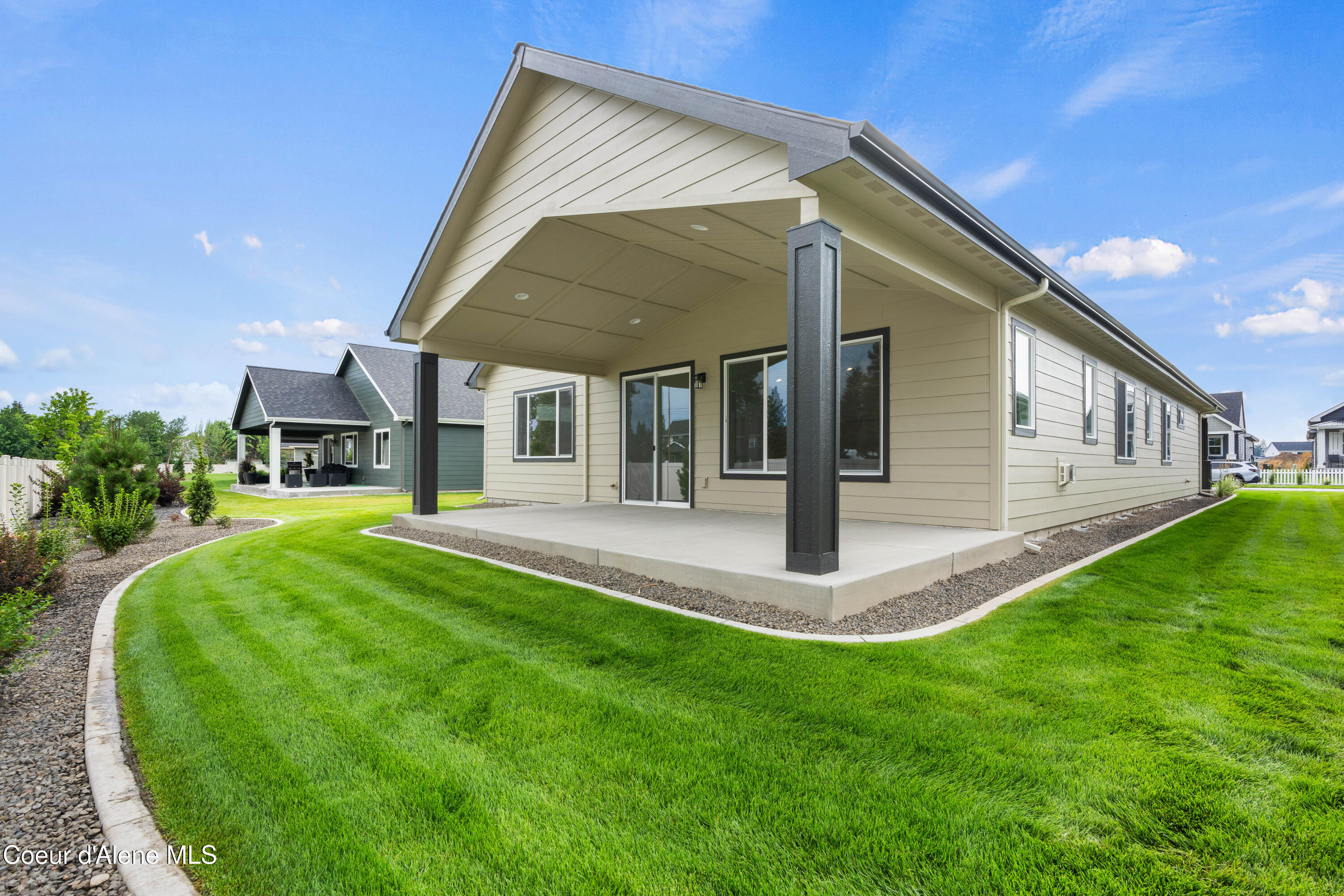 1147 E WALTON CT