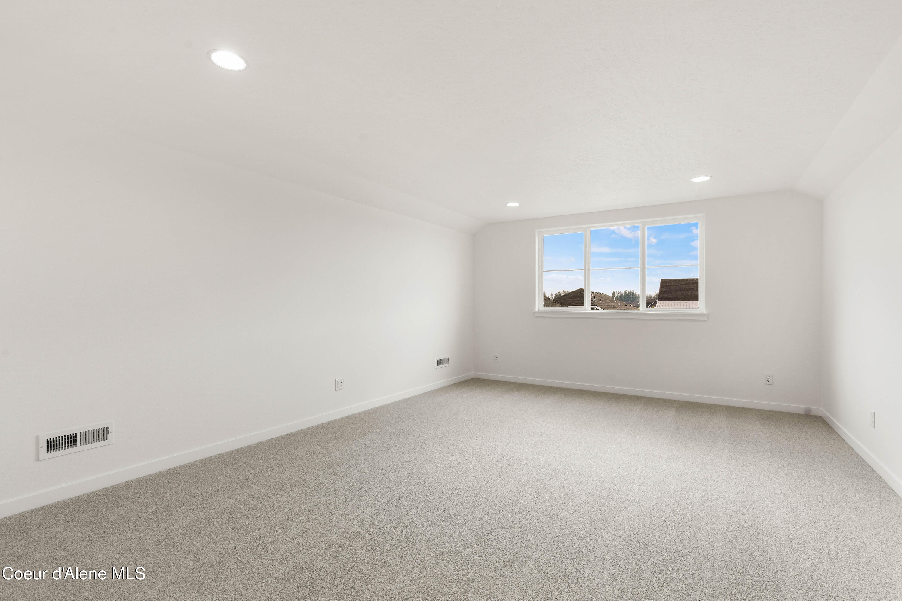 1147 E WALTON CT