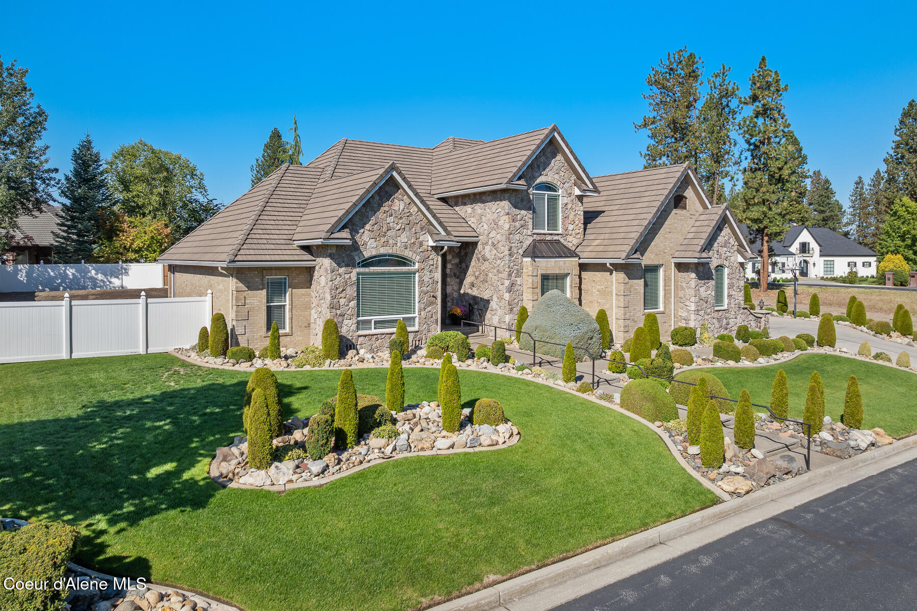 755 N COLES LOOP