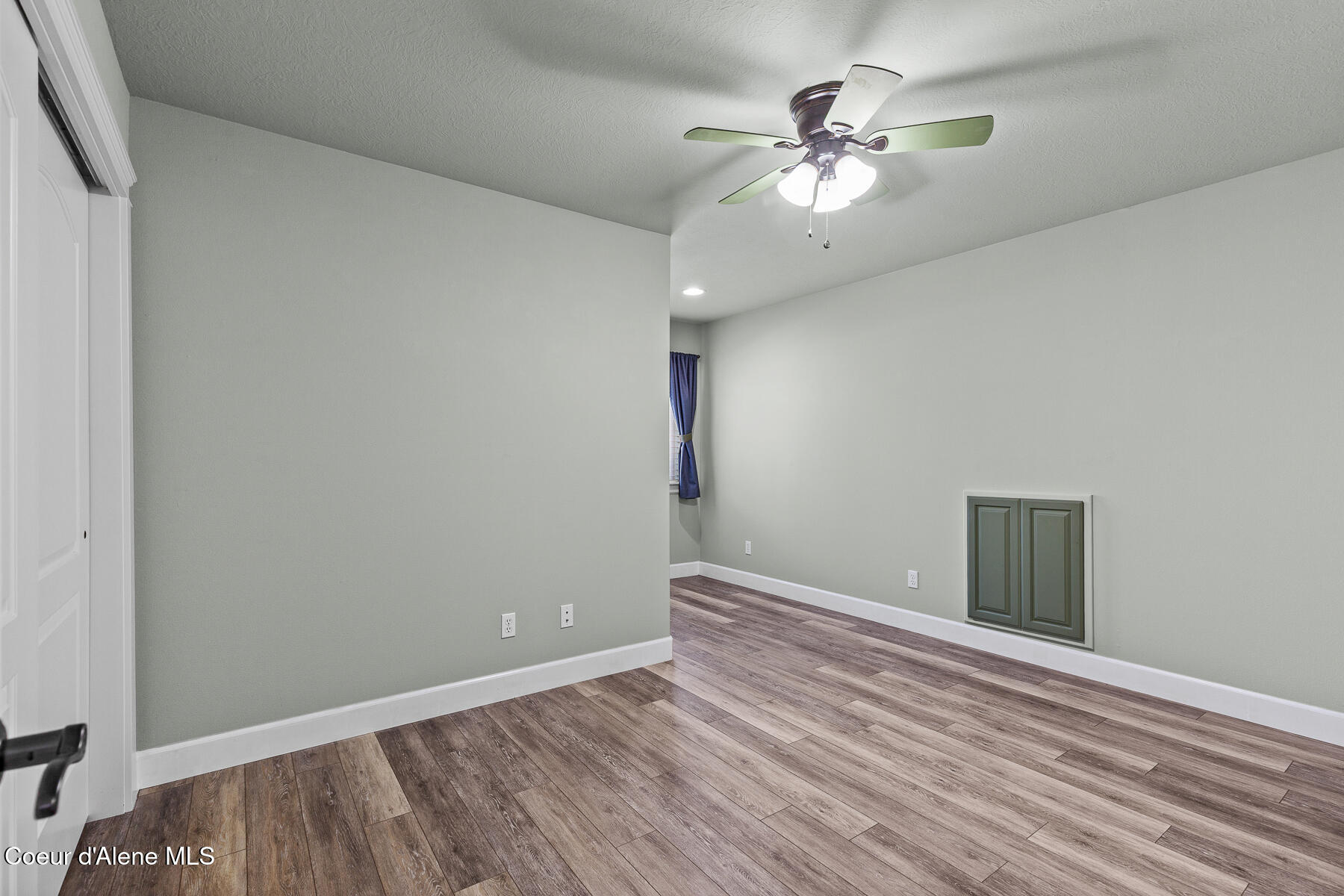 755 N COLES LOOP