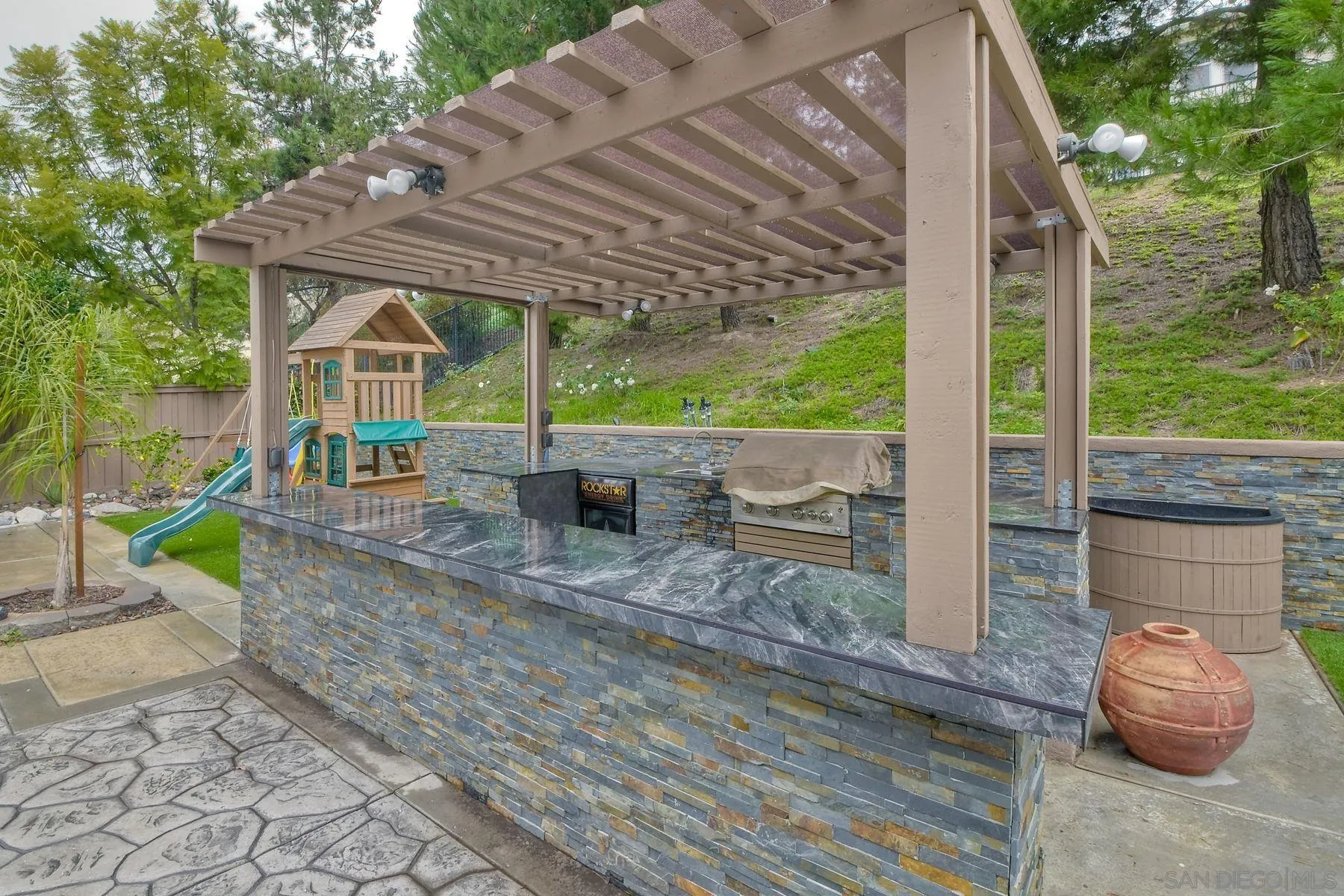 993 Hawthorne Creek Dr